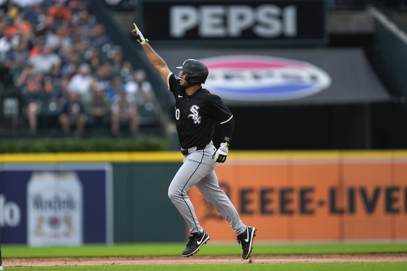 White Sox wrap up record-breaking losing season with 9-5 win over playoff-bound Tigers | iNFOnews.ca