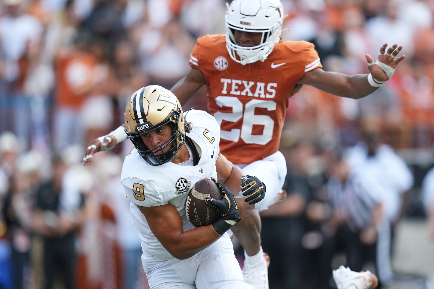 Manning throws 3 touchdowns and No. 20 Texas holds off No. 9 Vanderbilt late for 34-31 win | iNFOnews.ca Manning throws 3 touchdowns and No. 20 Texas holds off No. 9 Vanderbilt late for 34-31 win | iNFOnews.ca