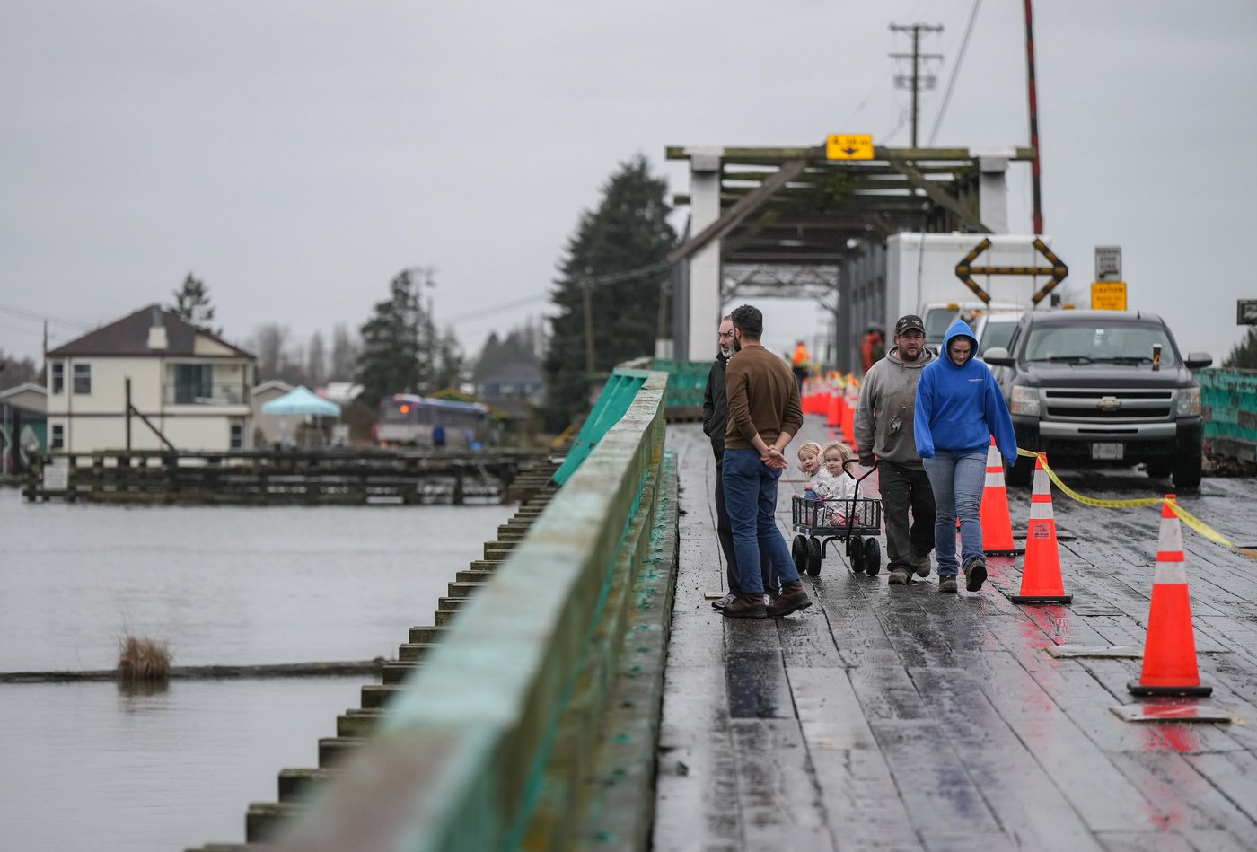 Wagon-dragging B.C. islanders face weeks without vehicle bridge, knocked askew by tug | iNFOnews.ca Wagon-dragging B.C. islanders face weeks without vehicle bridge, knocked askew by tug | iNFOnews.ca