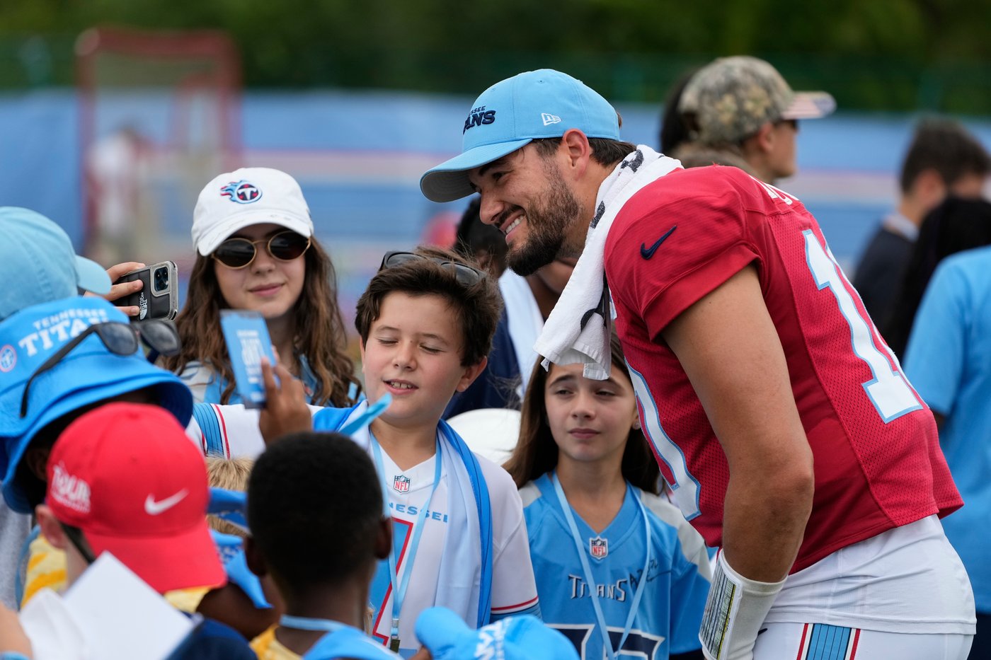 Titans QB Mitchell Trubisky leaves practice early to get his right biceps checked | iNFOnews.ca Titans QB Mitchell Trubisky leaves practice early to get his right biceps checked | iNFOnews.ca