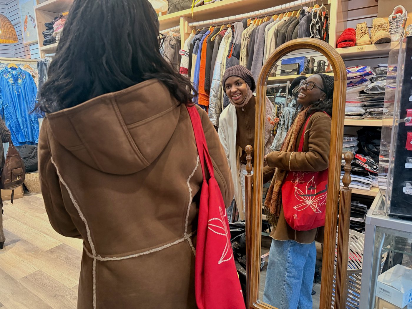 A Muslim-owned thrift shop blends modest fashion, faith and sustainability | iNFOnews.ca