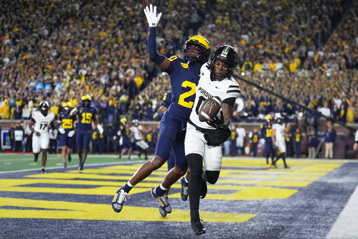 Jordan Marshall runs for 185 yards and 3 TDs to help No. 21 Michigan hold off Purdue for 21-16 win | iNFOnews.ca