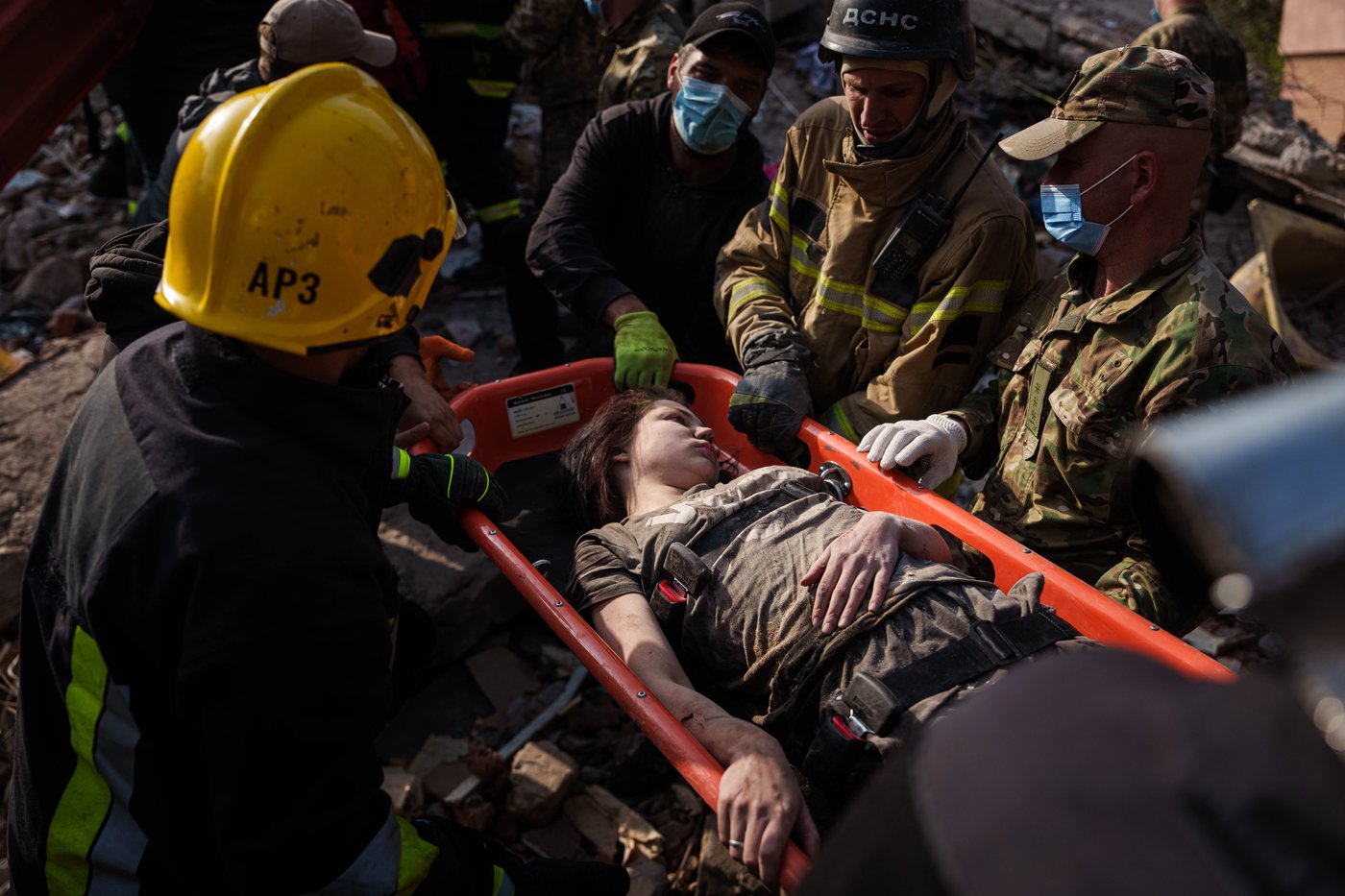 Russian strikes on Ukrainian cities kill at least 25 in a major attack that Kyiv saw coming | iNFOnews.ca