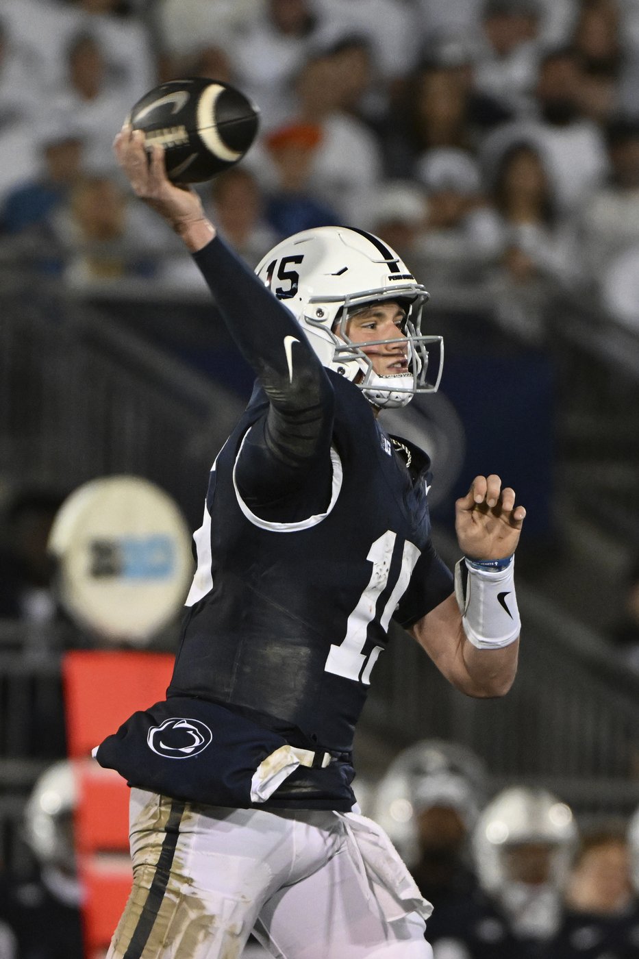 Singleton, Allen score TDs as No. 9 Penn State beats No. 19 Illinois 21-7 | iNFOnews.ca