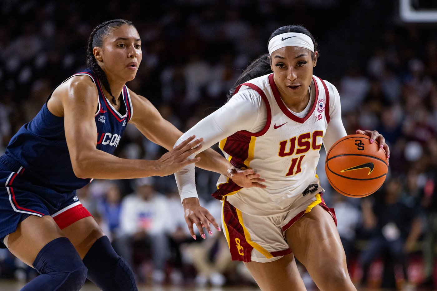 Azzi Fudd leads No. 1 UConn's 79-51 rout of 16th-ranked USC with JuJu Watkins looking on | iNFOnews.ca Azzi Fudd leads No. 1 UConn's 79-51 rout of 16th-ranked USC with JuJu Watkins looking on | iNFOnews.ca