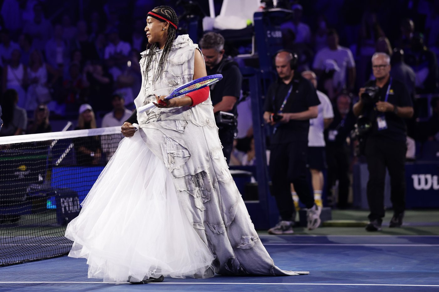 Naomi Osaka's US Open look channels Allen Iverson with gray hoodie and hair in cornrows | iNFOnews.ca Naomi Osaka's US Open look channels Allen Iverson with gray hoodie and hair in cornrows | iNFOnews.ca