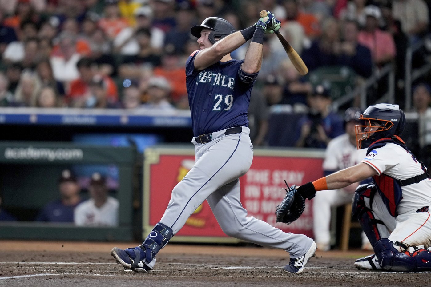 Seattle's Raleigh has record-setting home run ball personally delivered by Astros' staffer | iNFOnews.ca