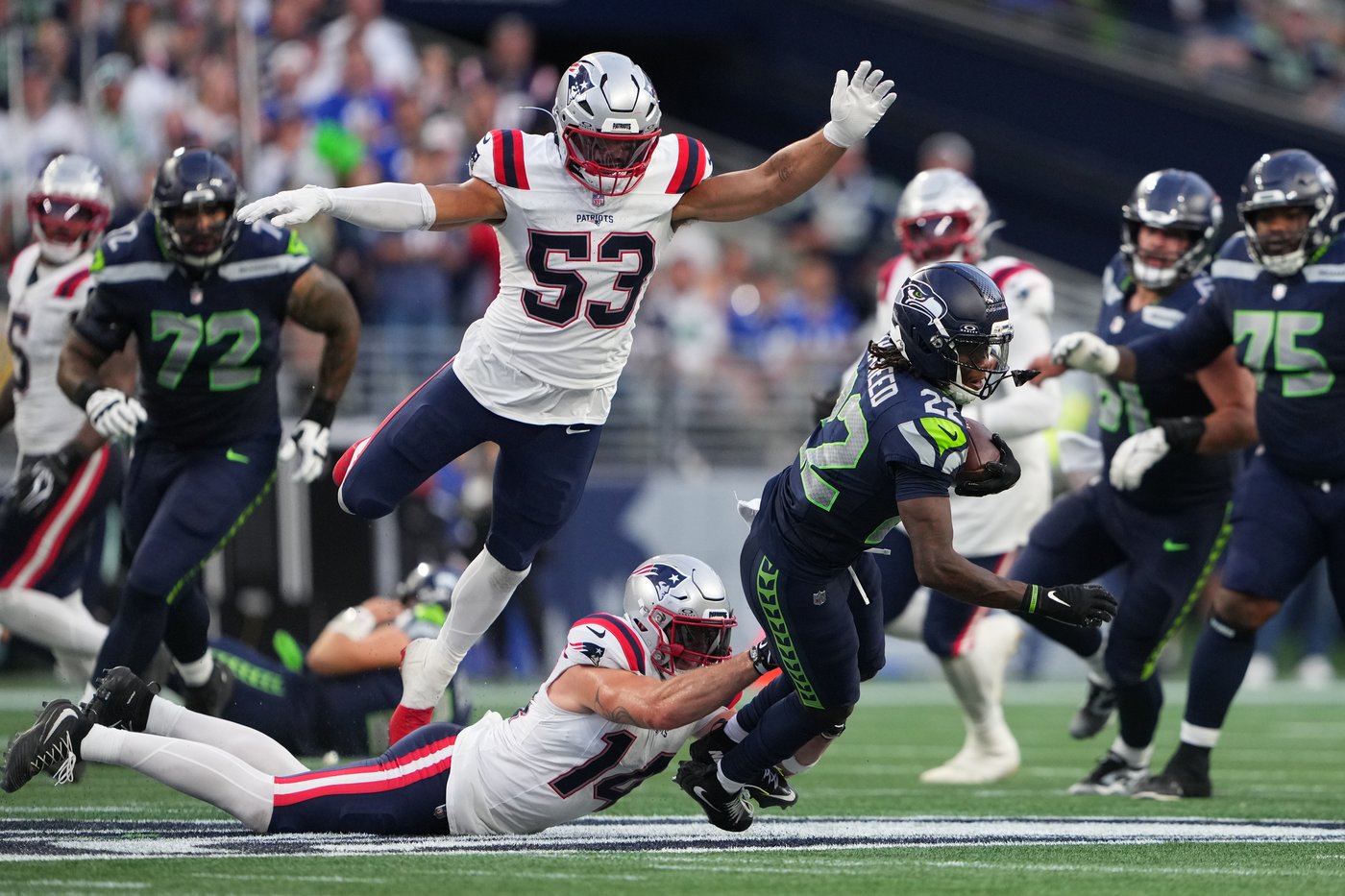 Photos of the NFL season opener, a rare Super Bowl rematch between the Seahawks and Patriots | iNFOnews.ca