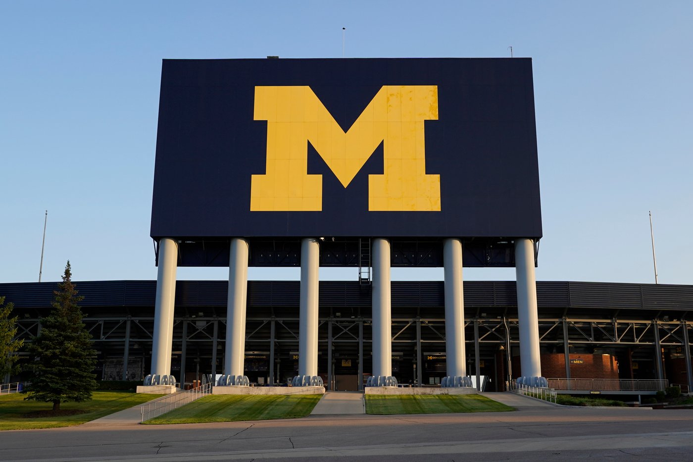 Former Michigan linebackers coach Chris Partridge sues university over firing | iNFOnews.ca Former Michigan linebackers coach Chris Partridge sues university over firing | iNFOnews.ca