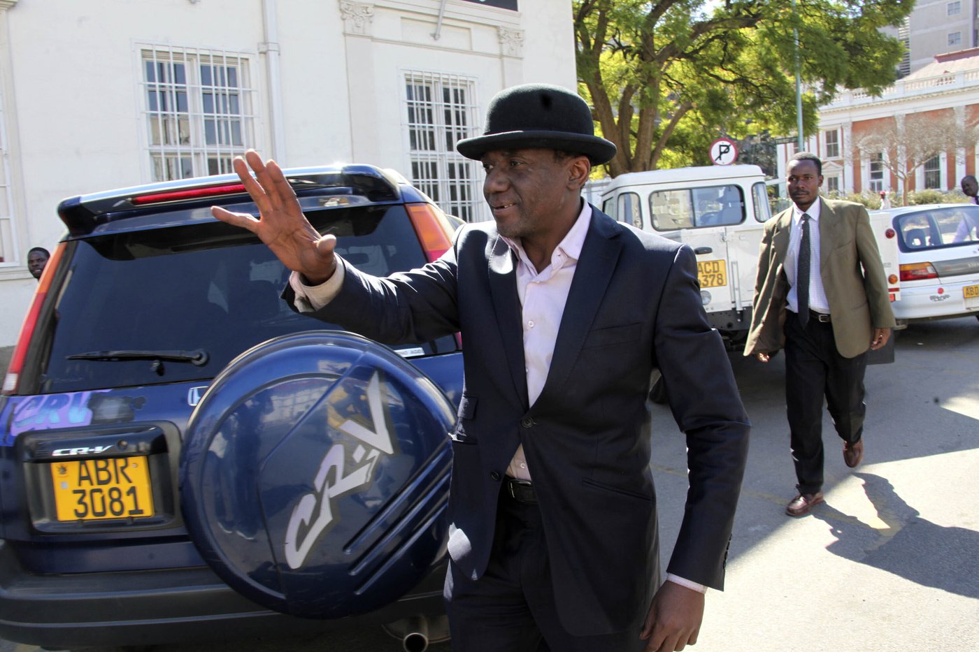 Zimbabwe court frees opposition leader on suspended sentence after 5 months in detention | iNFOnews.ca