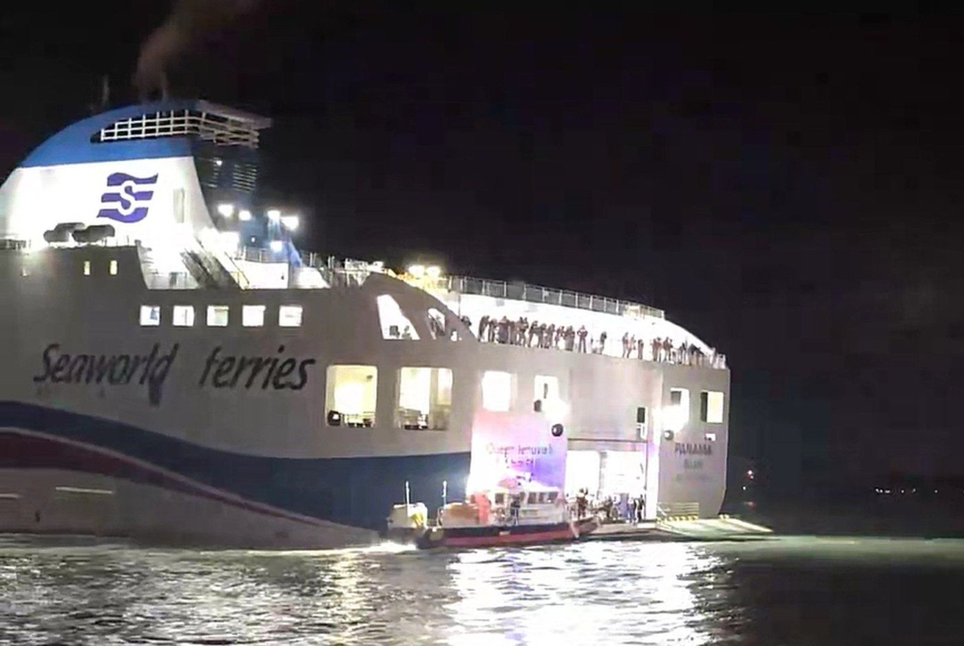 South Korean ferry carrying about 270 people runs aground and injures 3 | iNFOnews.ca