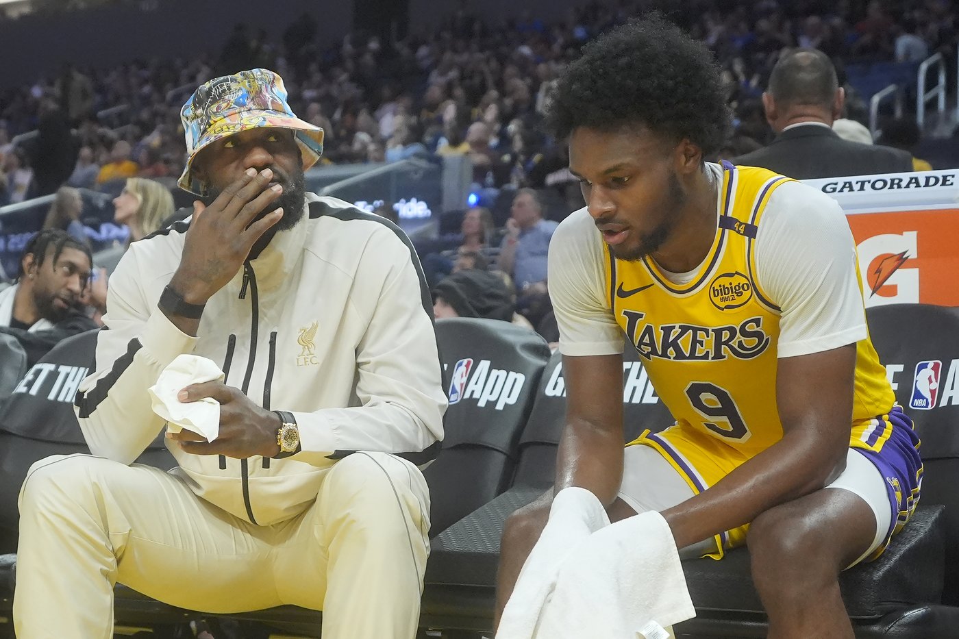 Ken Griffey Sr. and Jr. will be at Lakers' opener, hoping to see LeBron and Bronny make NBA history | iNFOnews.ca