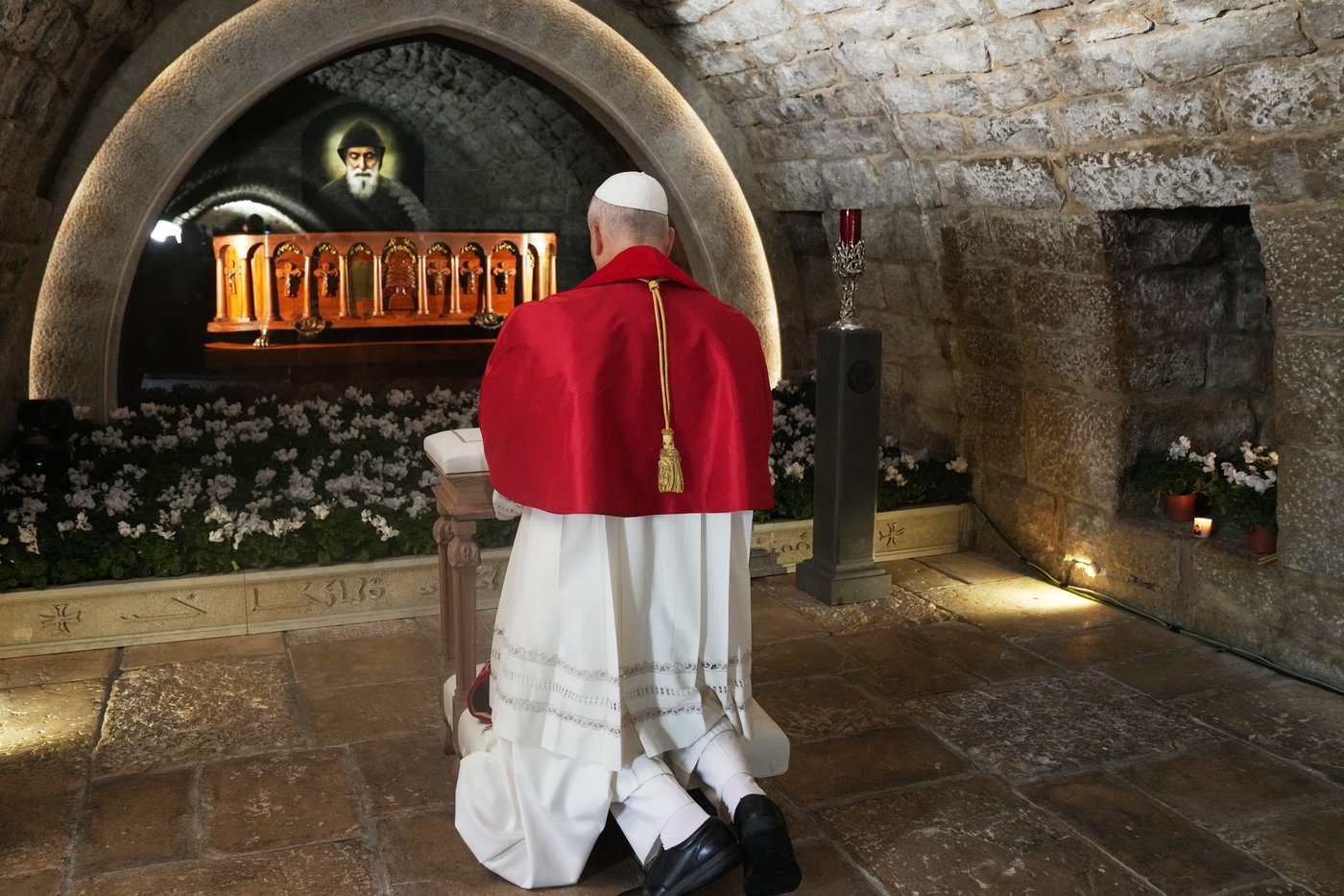 Pope in Lebanon asks for 'divine gift of peace' alongside country's Christian and Muslim leaders | iNFOnews.ca