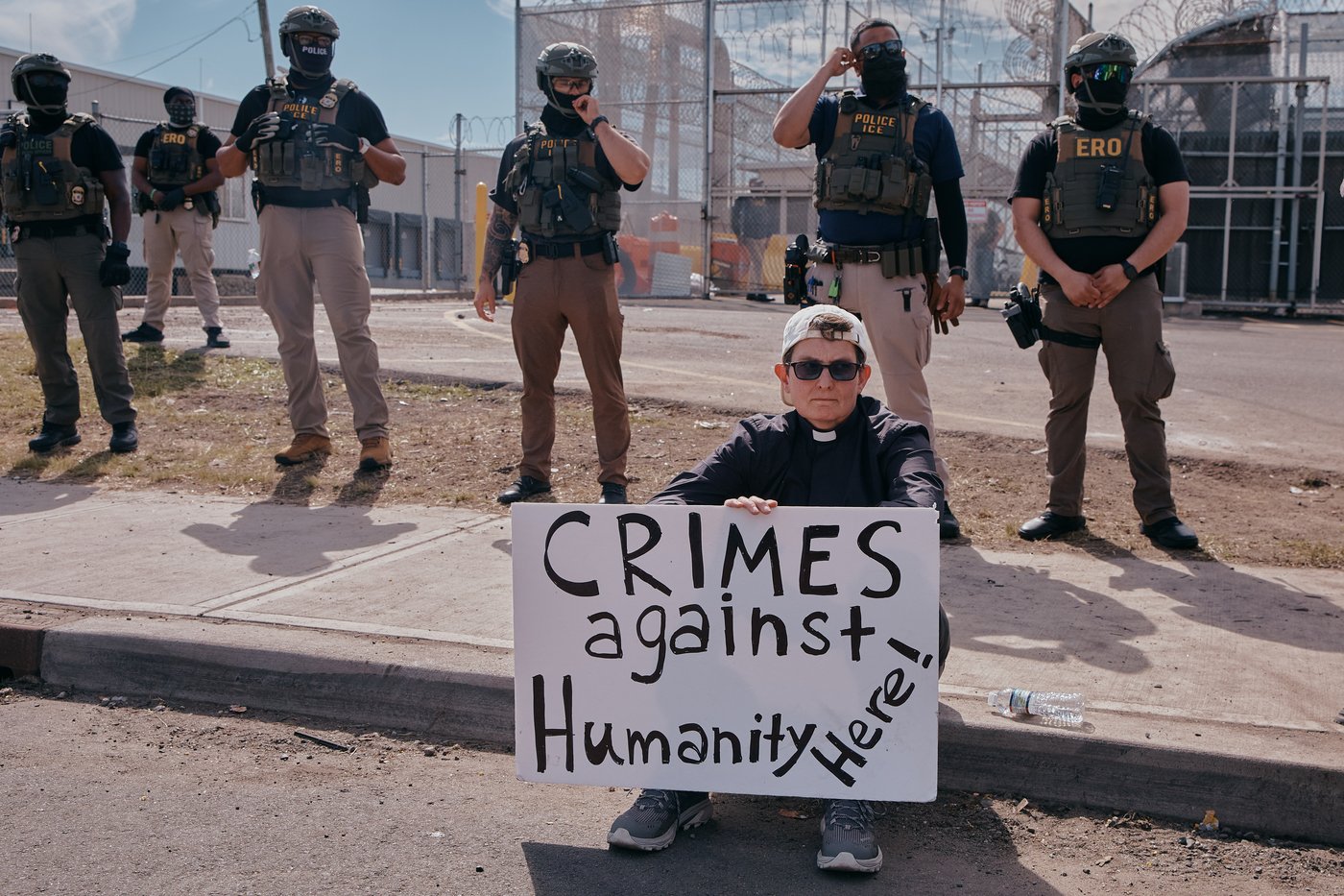 Photos show protestors and ICE agents clashing outside a New Jersey detention center | iNFOnews.ca