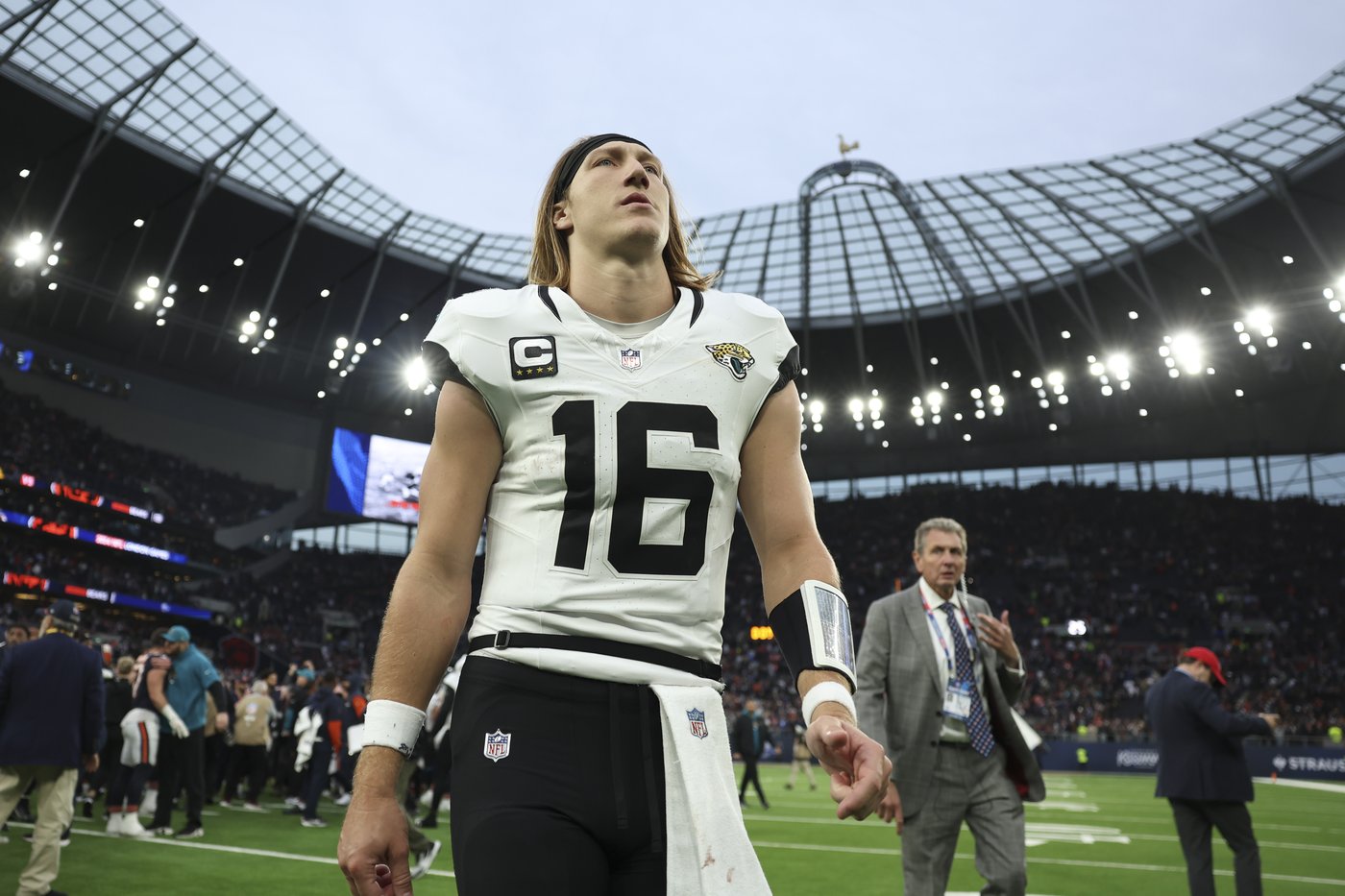 Williams throws 4 TDs and TE Kmet handles long snaps for Bears in 35-16 rout of Jaguars in London | iNFOnews.ca Williams throws 4 TDs and TE Kmet handles long snaps for Bears in 35-16 rout of Jaguars in London | iNFOnews.ca