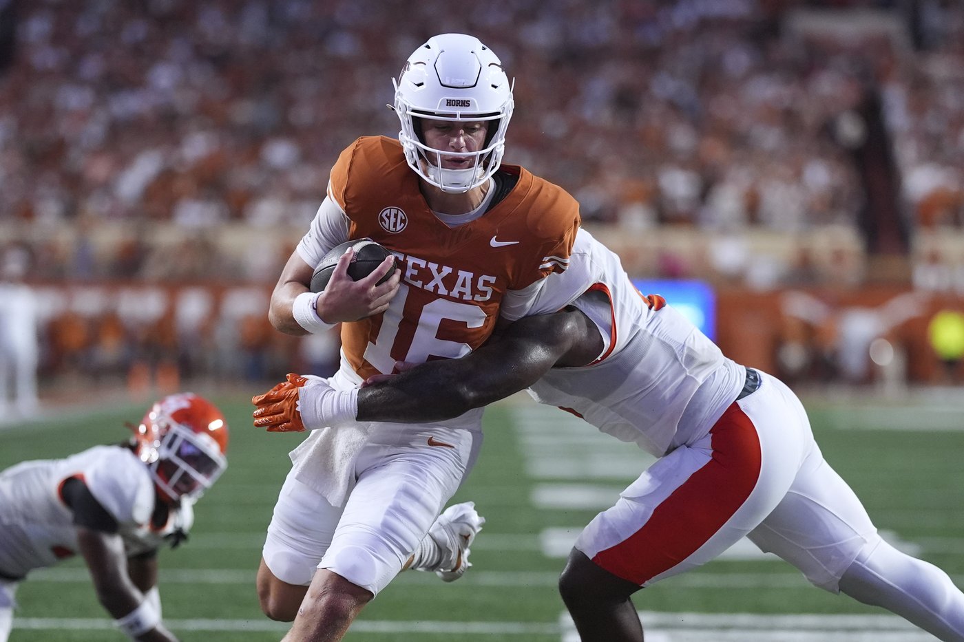 Arch Manning looks sharp with 3 TD passes and No. 8 Texas routs Sam Houston before start of SEC play | iNFOnews.ca Arch Manning looks sharp with 3 TD passes and No. 8 Texas routs Sam Houston before start of SEC play | iNFOnews.ca