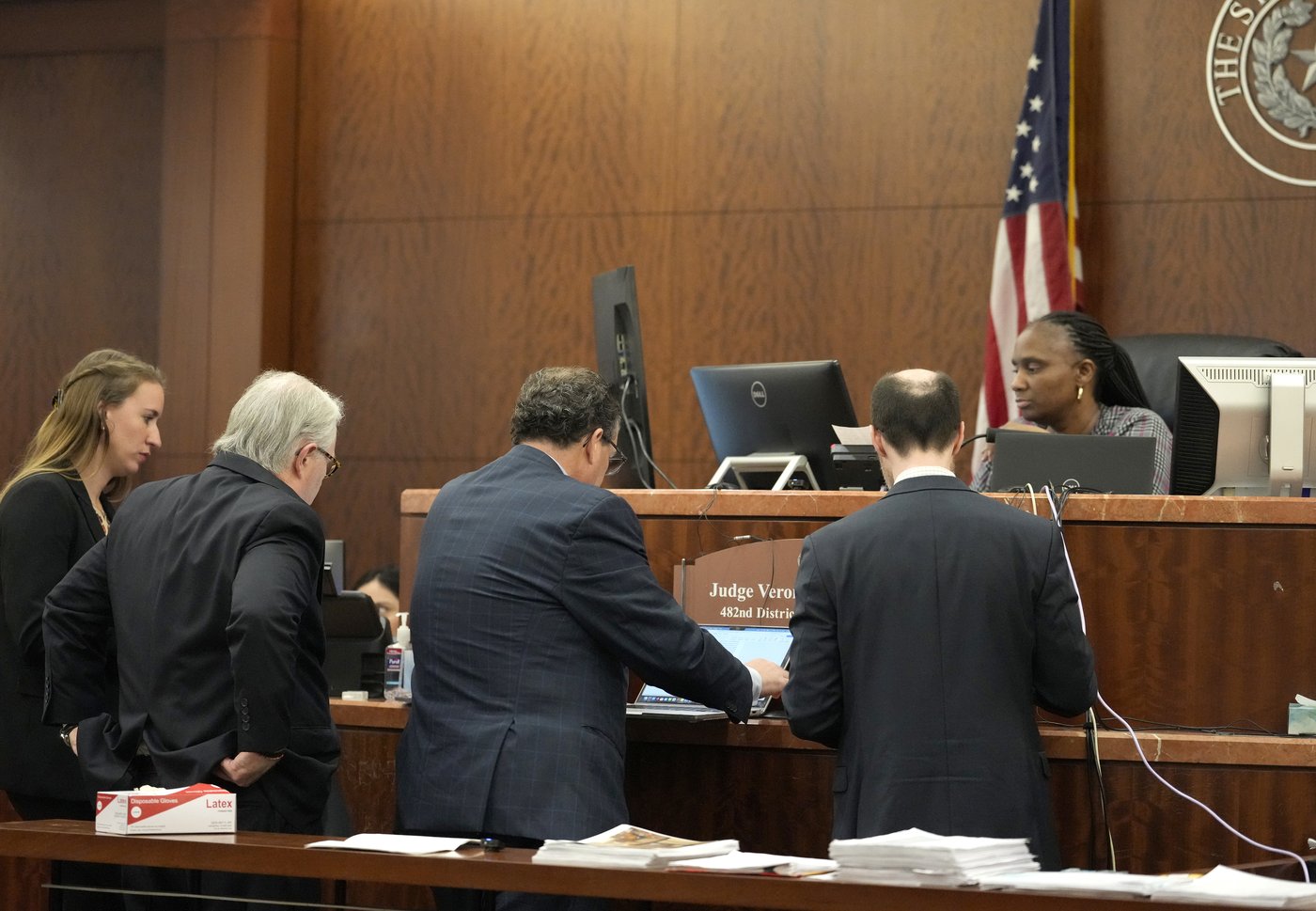 Ex-officer charged with couple's death in Houston drug raid awaits jury's verdict | iNFOnews.ca Ex-officer charged with couple's death in Houston drug raid awaits jury's verdict | iNFOnews.ca