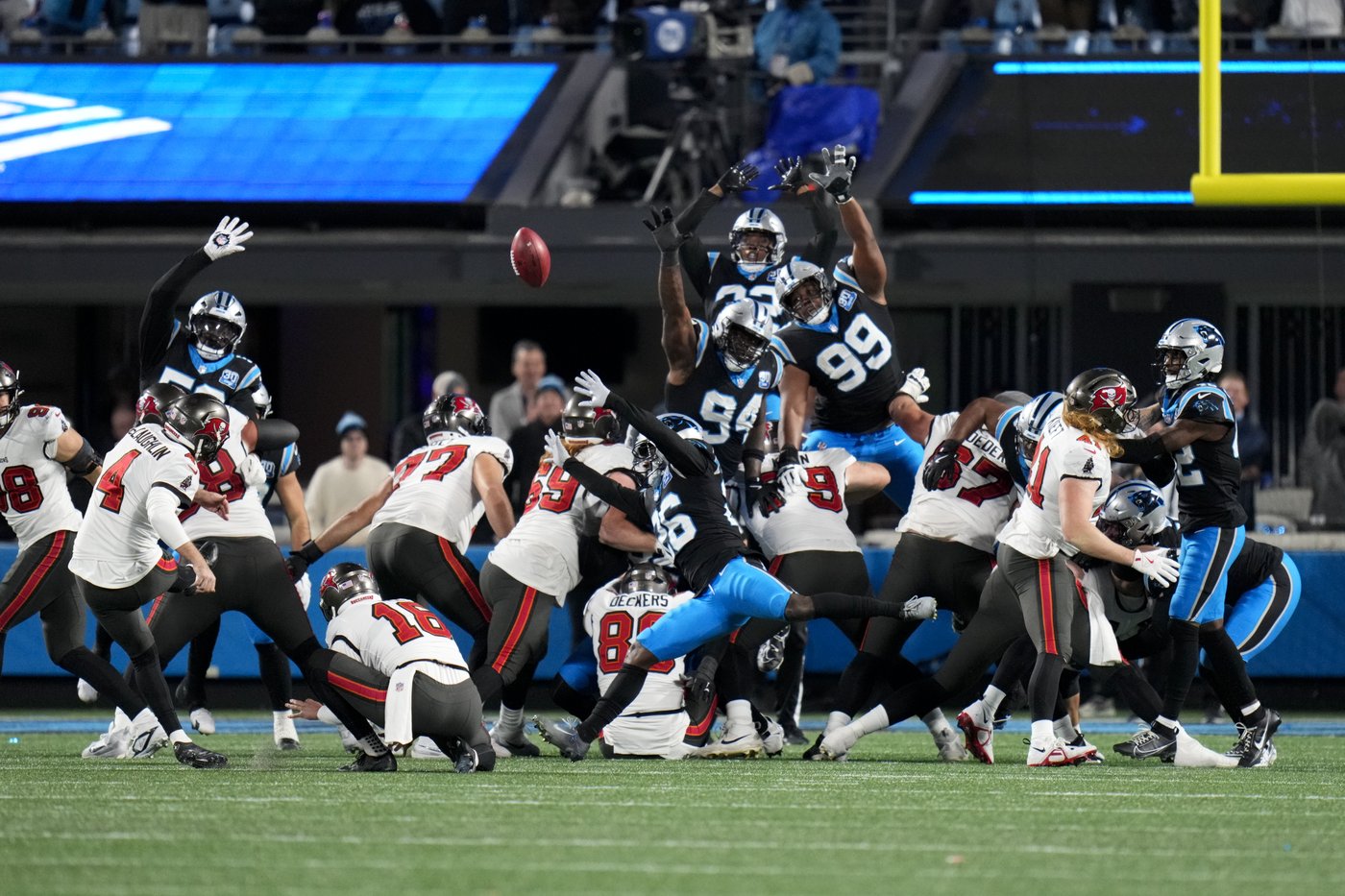 McLaughlin's field goal in OT helps Bucs beat Panthers 26-23, move into 1st-place tie in NFC South | iNFOnews.ca