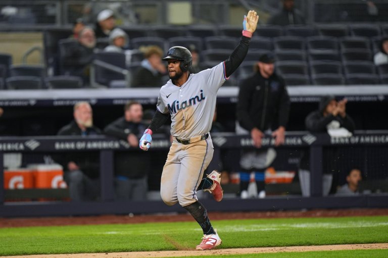 Pauley's go-ahead, 2-run double in 4-run 8th lifts Marlins over Yankees 7-6 | iNFOnews.ca