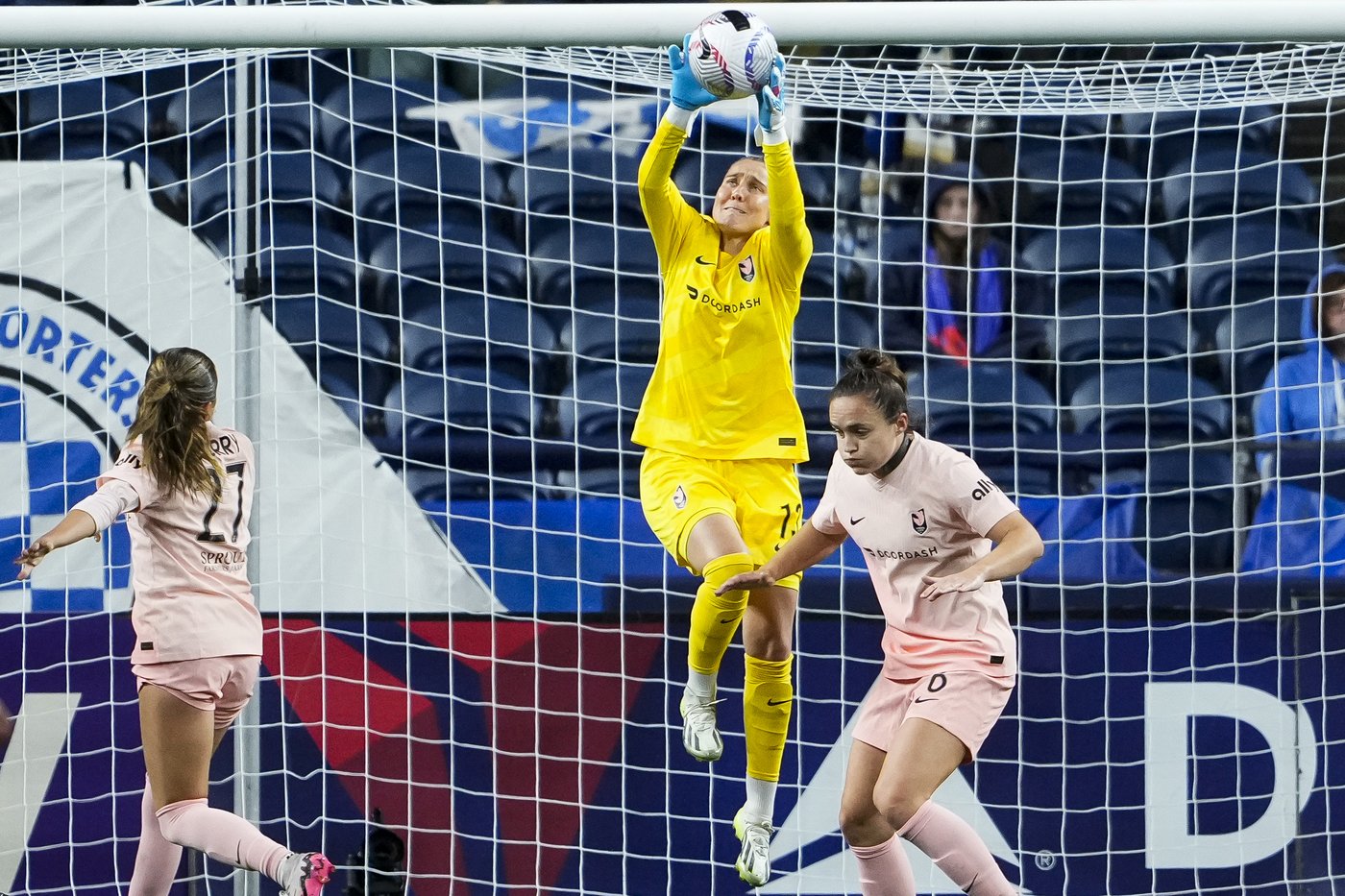 Ludmila scores in third straight game as Chicago Red Stars down Houston Dash 2-0 | iNFOnews.ca