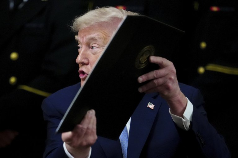 Trump issues executive order requiring CFP to avoid broadcasting conflicts with Army-Navy game | iNFOnews.ca