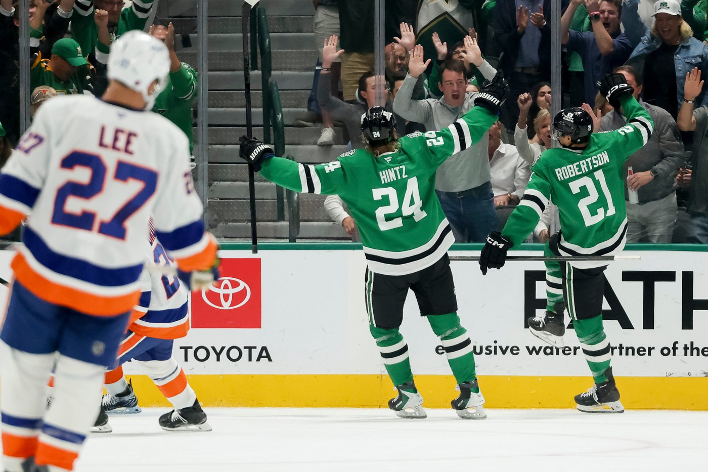 Bo Horvat gets 13th goal before ejection for Islanders in 3-2 win over Stars after tense finish | iNFOnews.ca Bo Horvat gets 13th goal before ejection for Islanders in 3-2 win over Stars after tense finish | iNFOnews.ca