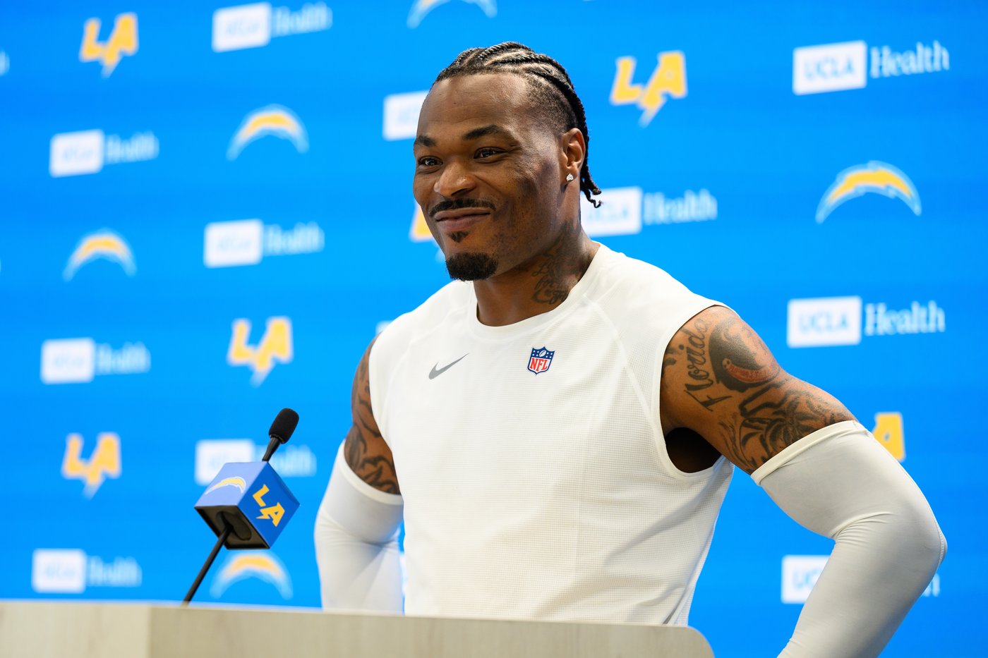 Chargers safety Derwin James turns focus back to football after landing contract extension | iNFOnews.ca Chargers safety Derwin James turns focus back to football after landing contract extension | iNFOnews.ca
