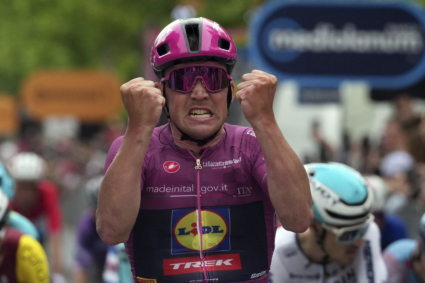 Despite goats and a dog, Pedersen makes it 2 wins out of 3 at Giro to take back pink jersey | iNFOnews.ca Despite goats and a dog, Pedersen makes it 2 wins out of 3 at Giro to take back pink jersey | iNFOnews.ca