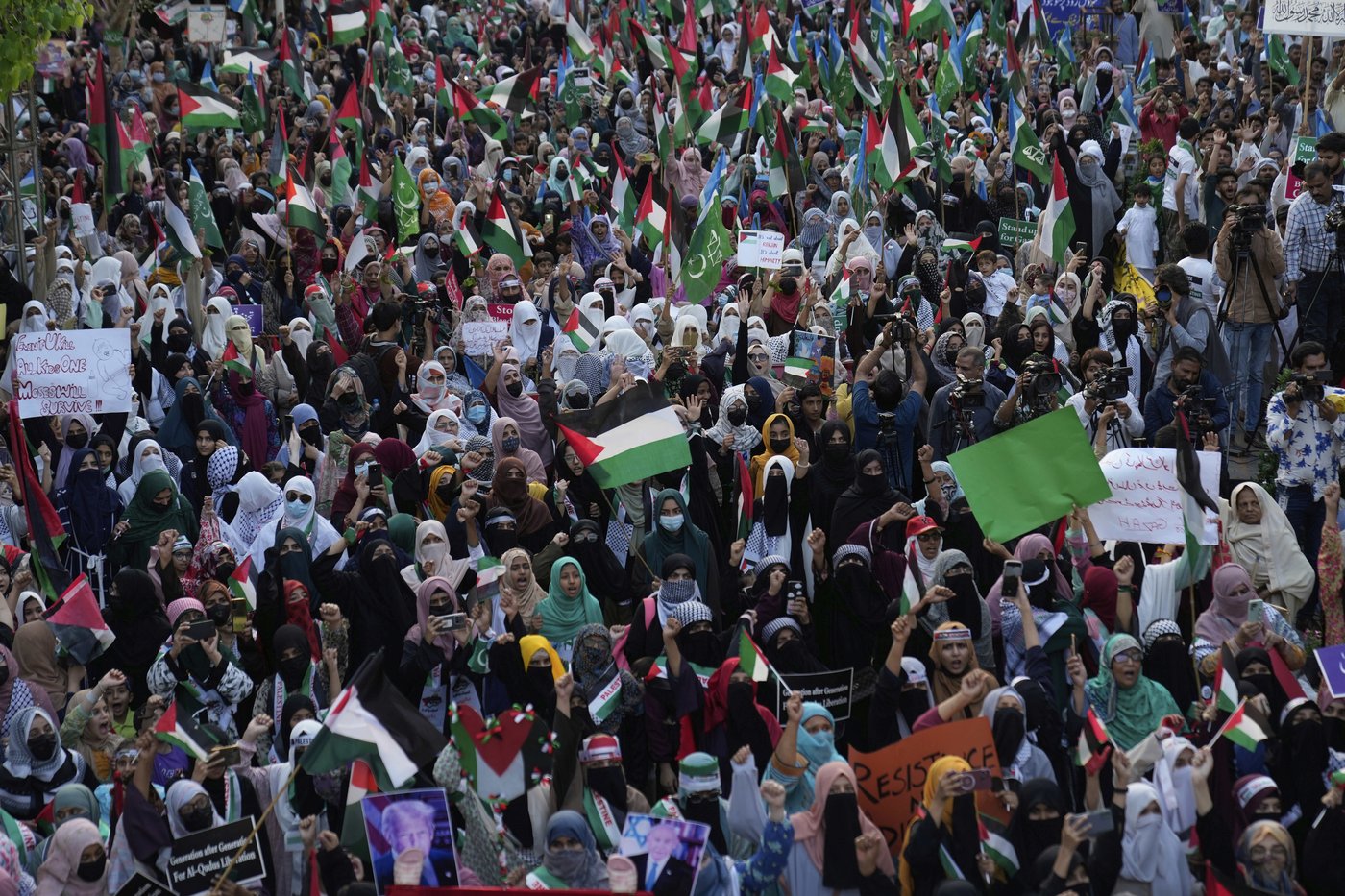 Thousands of Islamists rally in Pakistan against Israel’s bombing in Gaza | iNFOnews.ca
