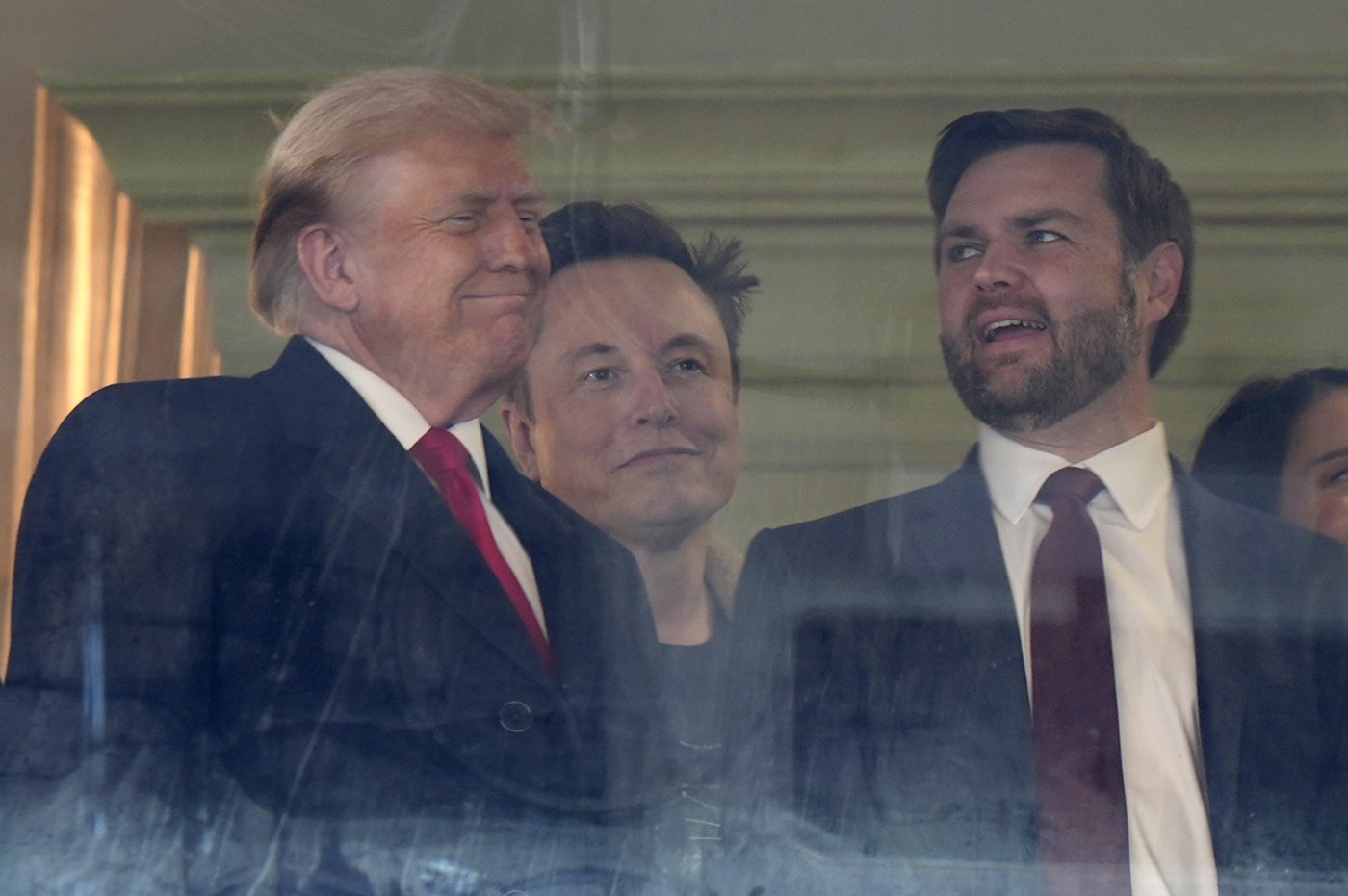 Trump gets warm welcome as he watches Army-Navy game alongside key allies, nominees and Daniel Penny | iNFOnews.ca
