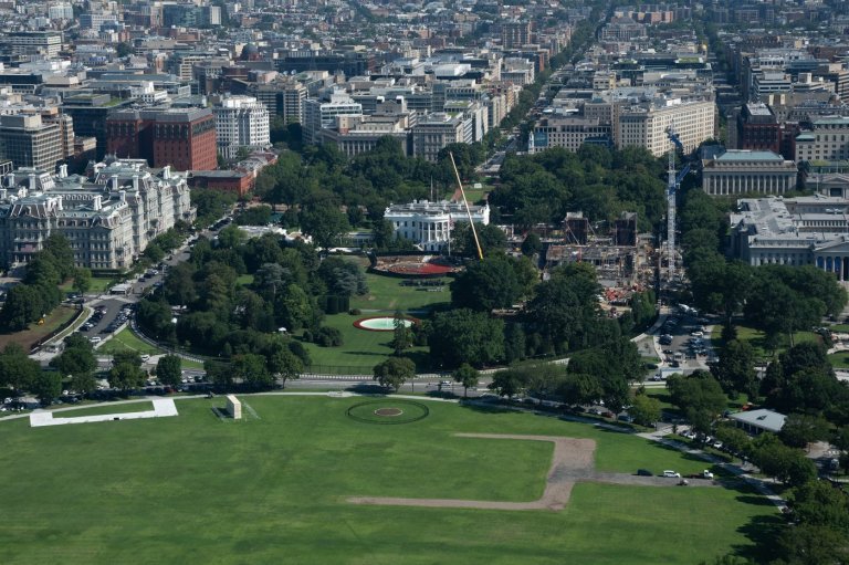 Trump asks Supreme Court to let White House resume ballroom construction work during appeal | iNFOnews.ca