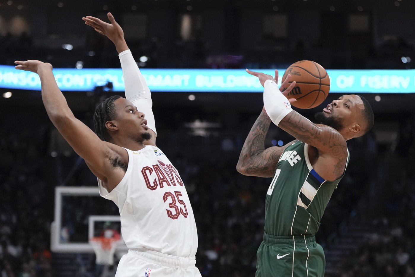 Mitchell's last-second jumper helps Cavs stay unbeaten with 114-113 win at Milwaukee | iNFOnews.ca
