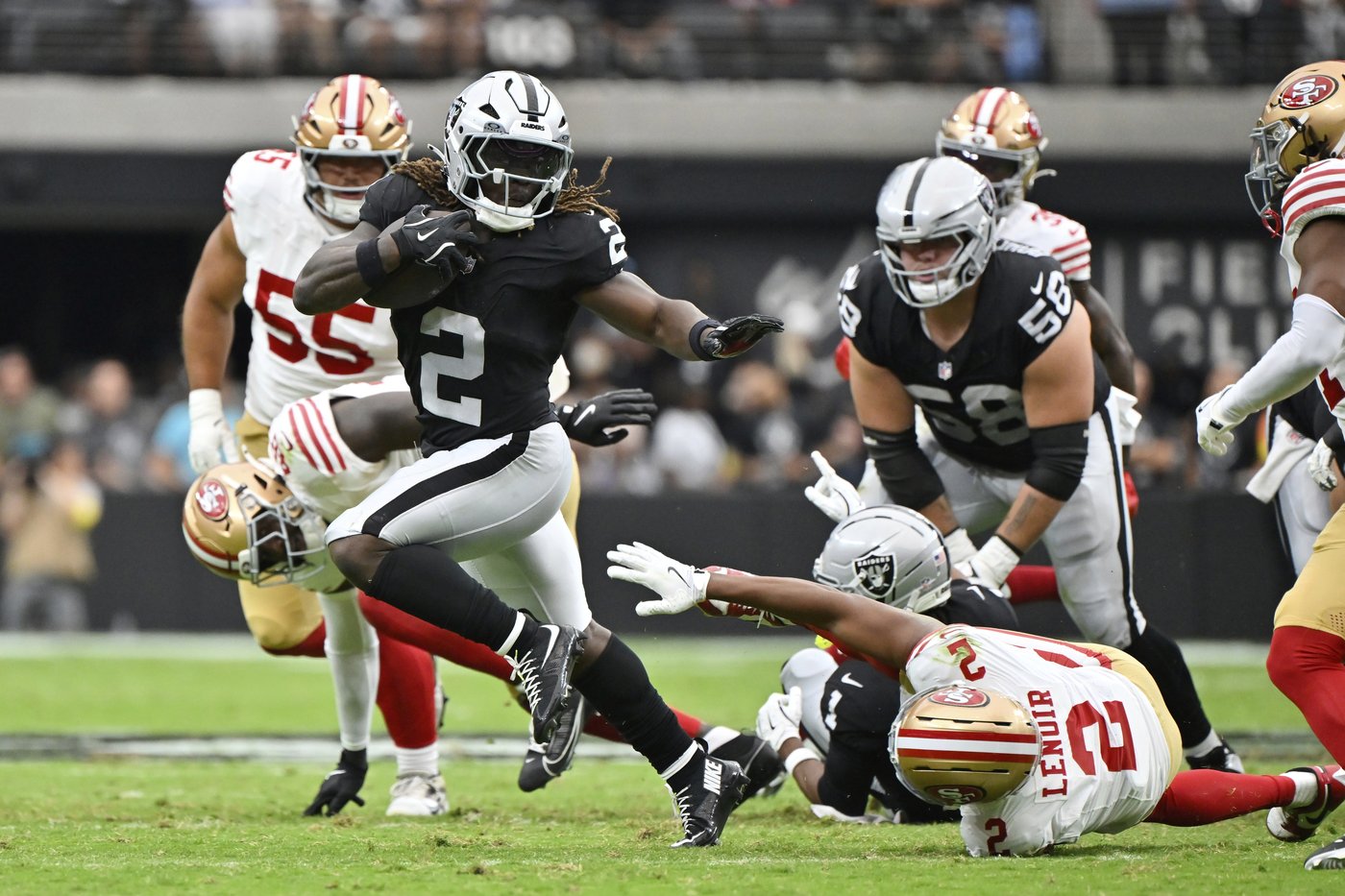 Raiders rookie Ashton Jeanty takes a hit, then delivers one in 22-19 loss to the 49ers | iNFOnews.ca Raiders rookie Ashton Jeanty takes a hit, then delivers one in 22-19 loss to the 49ers | iNFOnews.ca