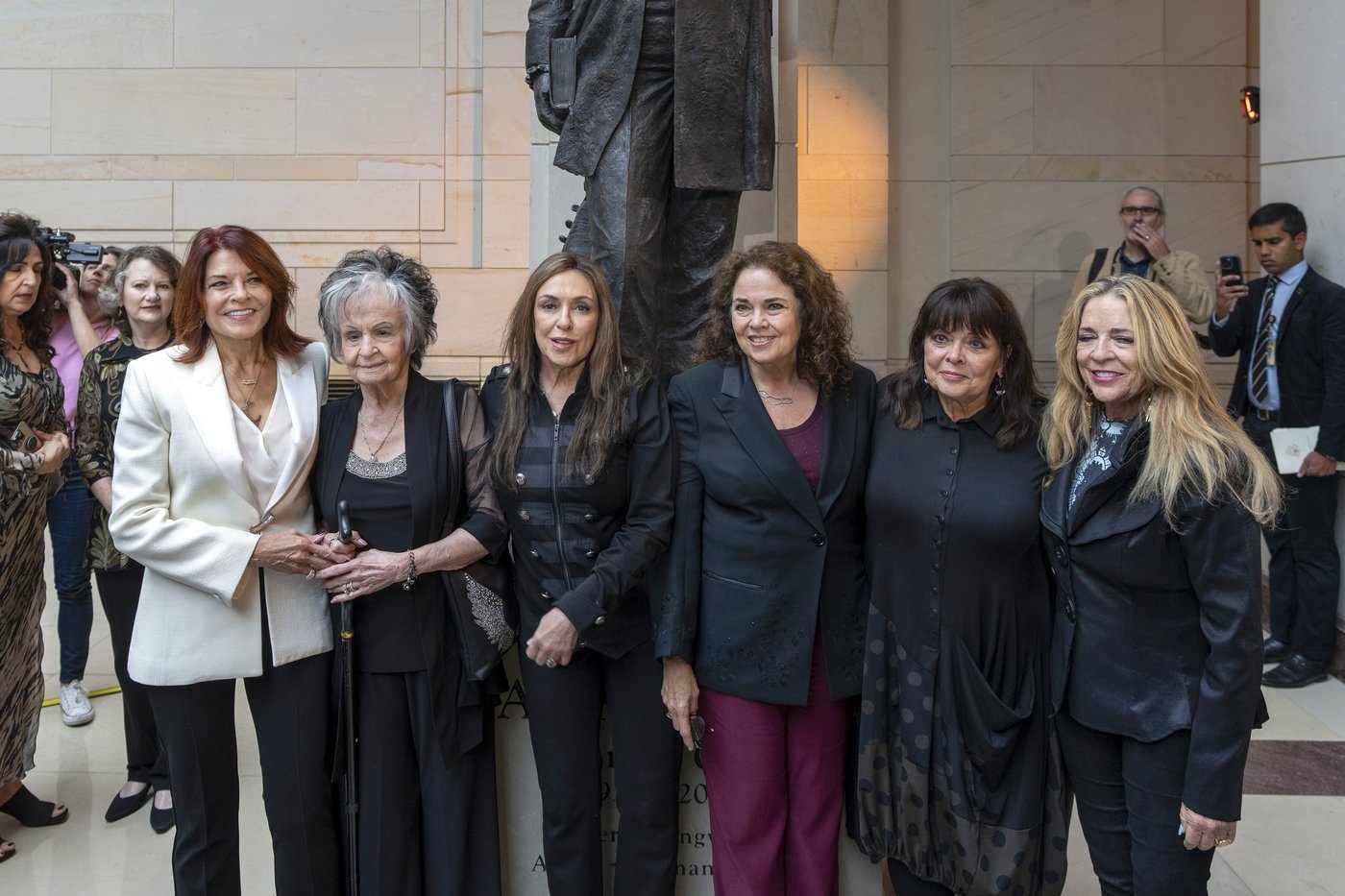 Hello, I'm Johnny Cash's statue: A monument to the singer is unveiled at the US Capitol | iNFOnews.ca