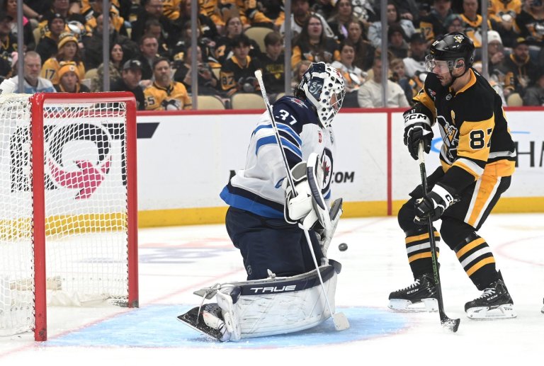 Sidney Crosby and Rickard Rakell score in shootout to lead Penguins over Jets, 5-4 | iNFOnews.ca
