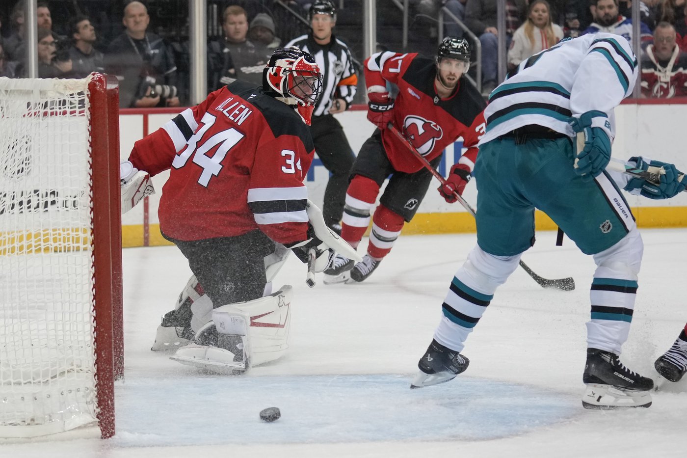 Sturm scores lone goal, Blackwood stops 44 shots and Devils edge Sharks 1-0 | iNFOnews.ca Sturm scores lone goal, Blackwood stops 44 shots and Devils edge Sharks 1-0 | iNFOnews.ca