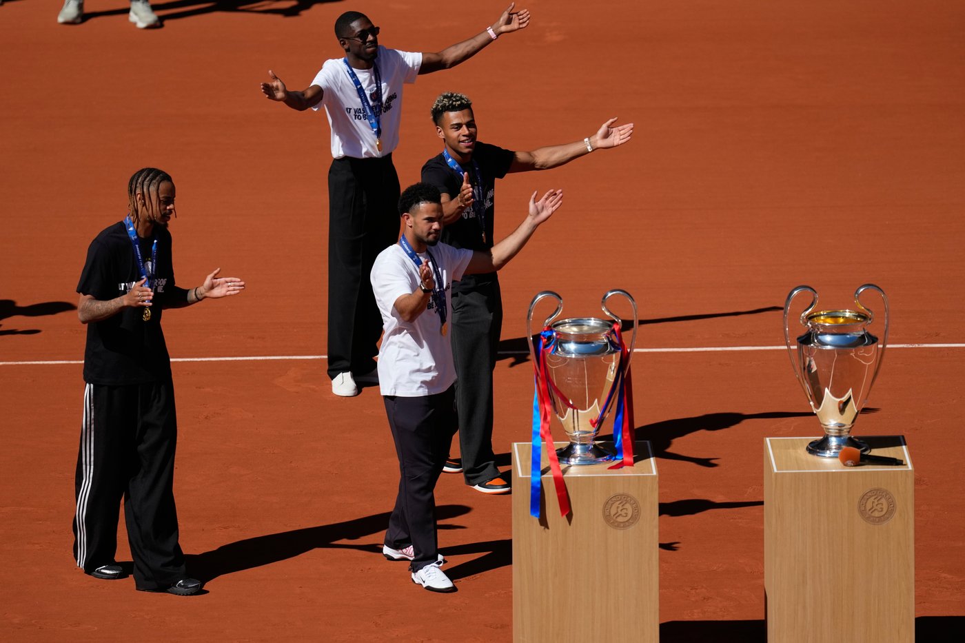PSG stars bring the Champions League trophy to the French Open | iNFOnews.ca