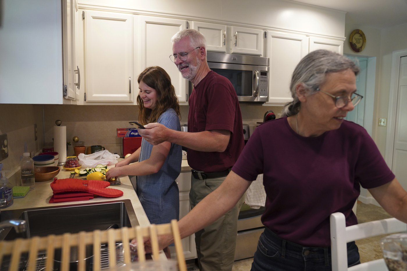 Leap of faith: A few young women in US buck the trends by joining the ranks of Catholic nuns | iNFOnews.ca