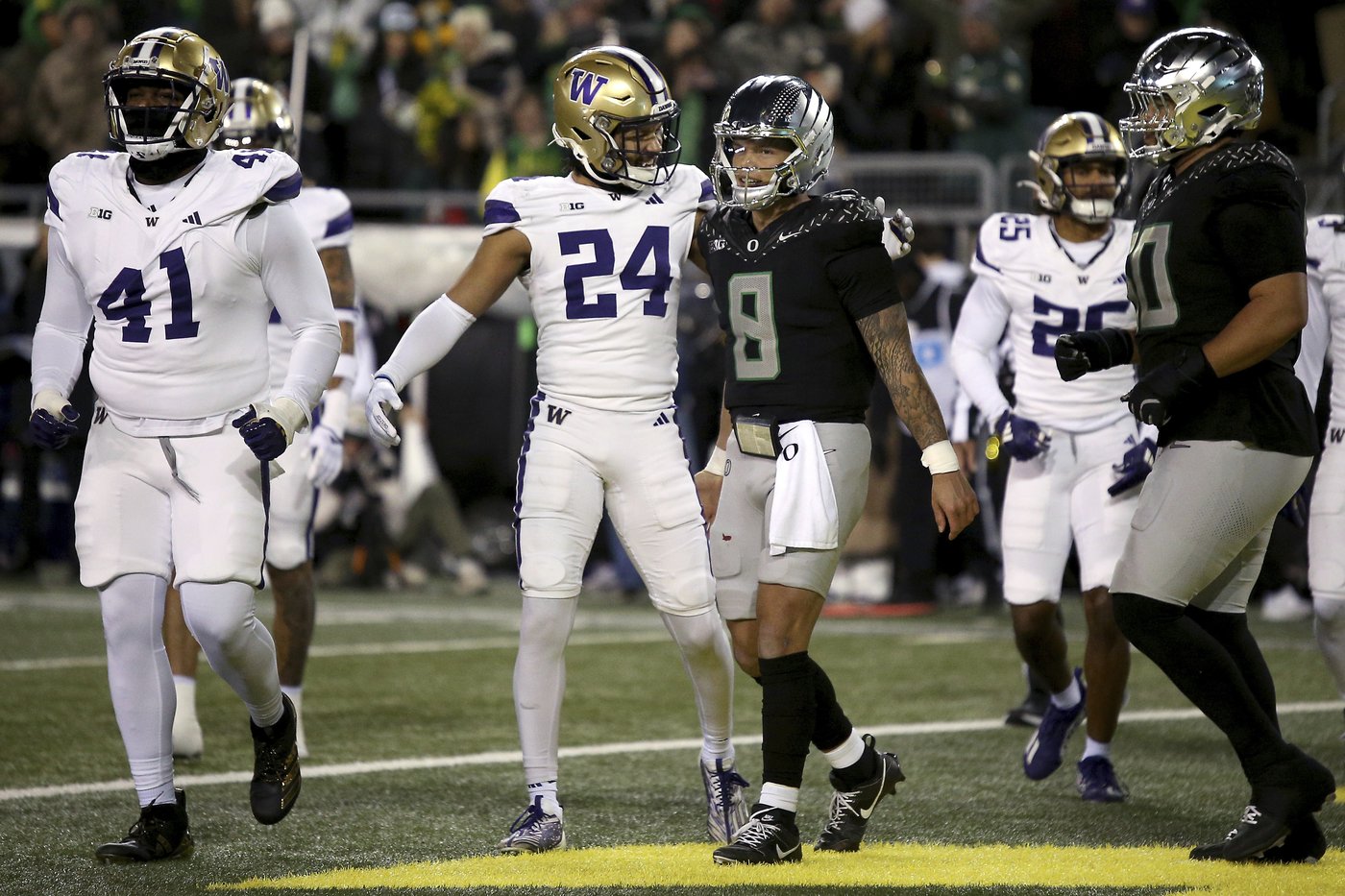 Gabriel throws for 2 TDs and runs for another, No. 1 Oregon routs rival Washington 49-21 | iNFOnews.ca