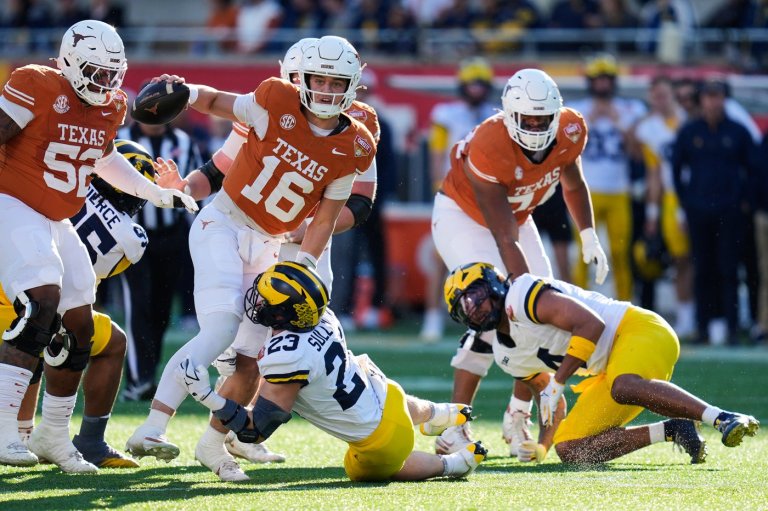 Manning uses arm and legs to lead No. 14 Texas to a 41-27 Citrus Bowl win over No. 18 Michigan | iNFOnews.ca