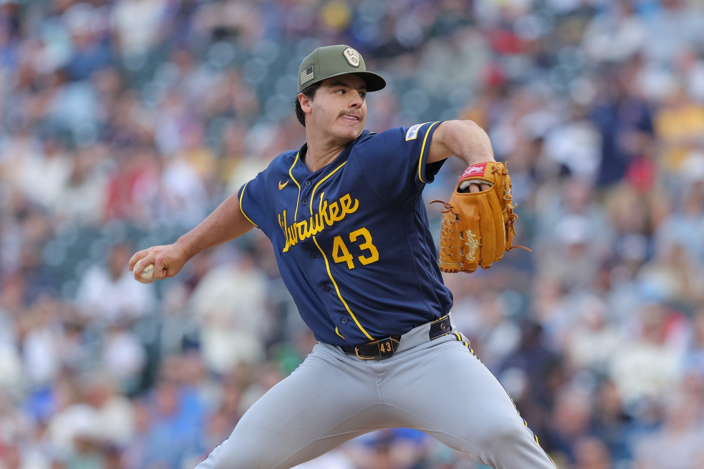 Brewers' Logan Henderson goes on IL with lower back strain | iNFOnews.ca Brewers' Logan Henderson goes on IL with lower back strain | iNFOnews.ca