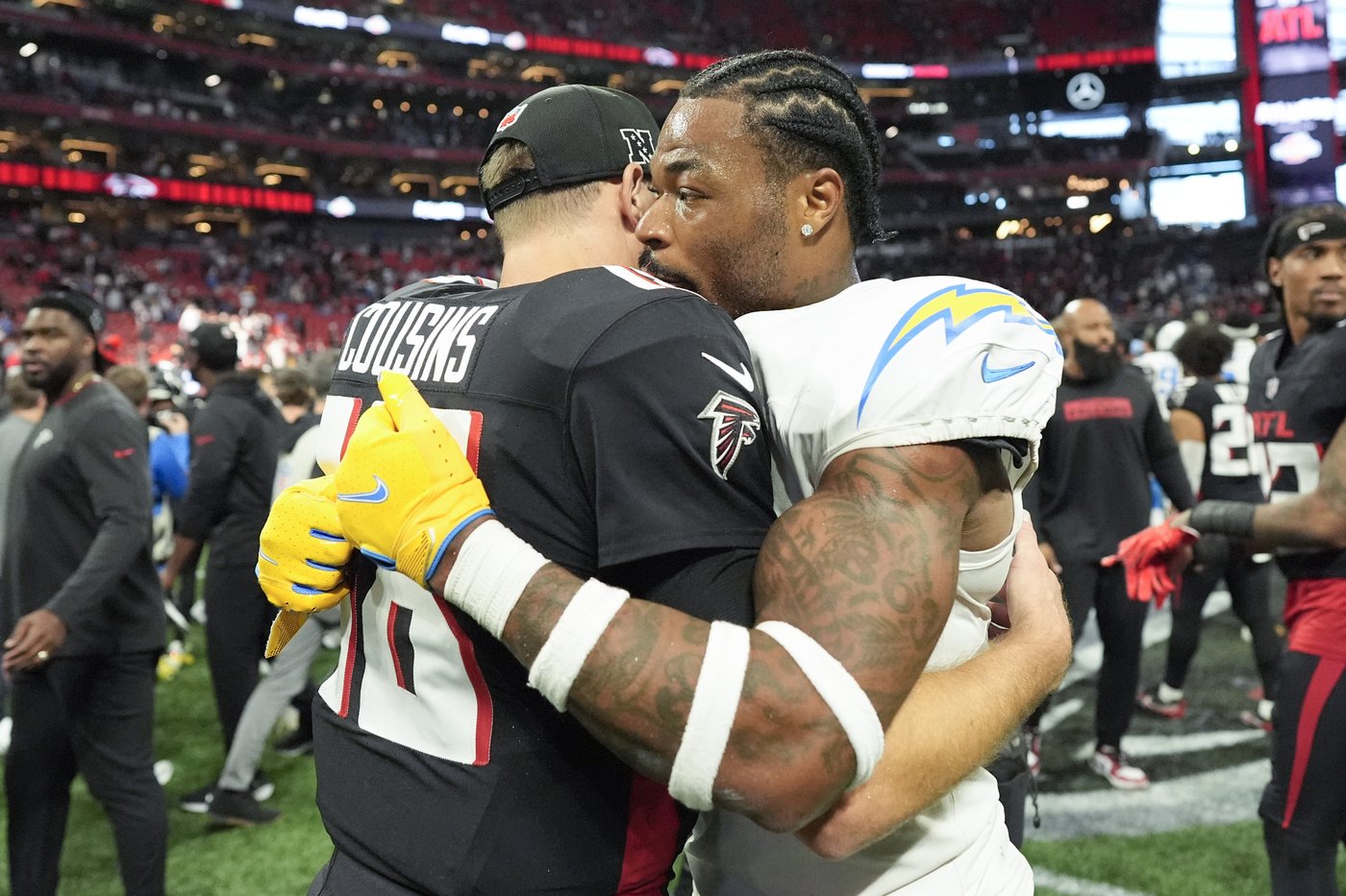 Still makes 2 picks, returns one for TD as Chargers hand Falcons third straight loss, 17-13 | iNFOnews.ca