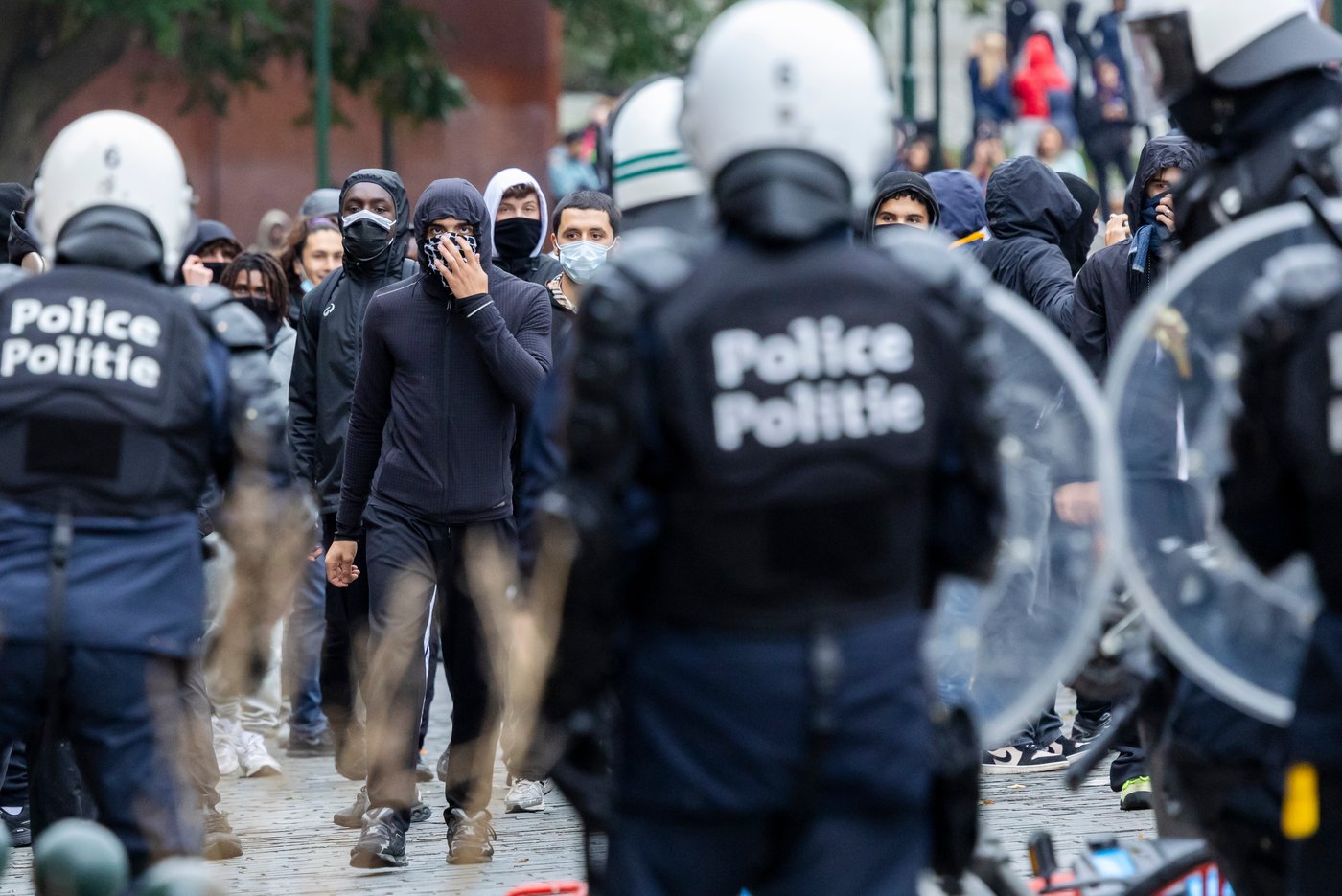Police and masked protesters clash in Brussels as anti-austerity rally disrupts city | iNFOnews.ca Police and masked protesters clash in Brussels as anti-austerity rally disrupts city | iNFOnews.ca