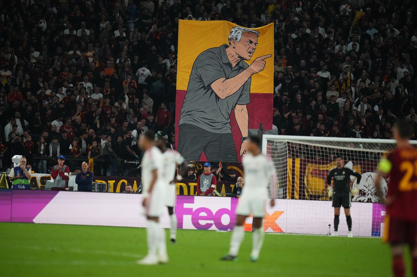 José Mourinho bestowed with 'eternal glory' by Roma fans in return as Real Madrid coach | iNFOnews.ca