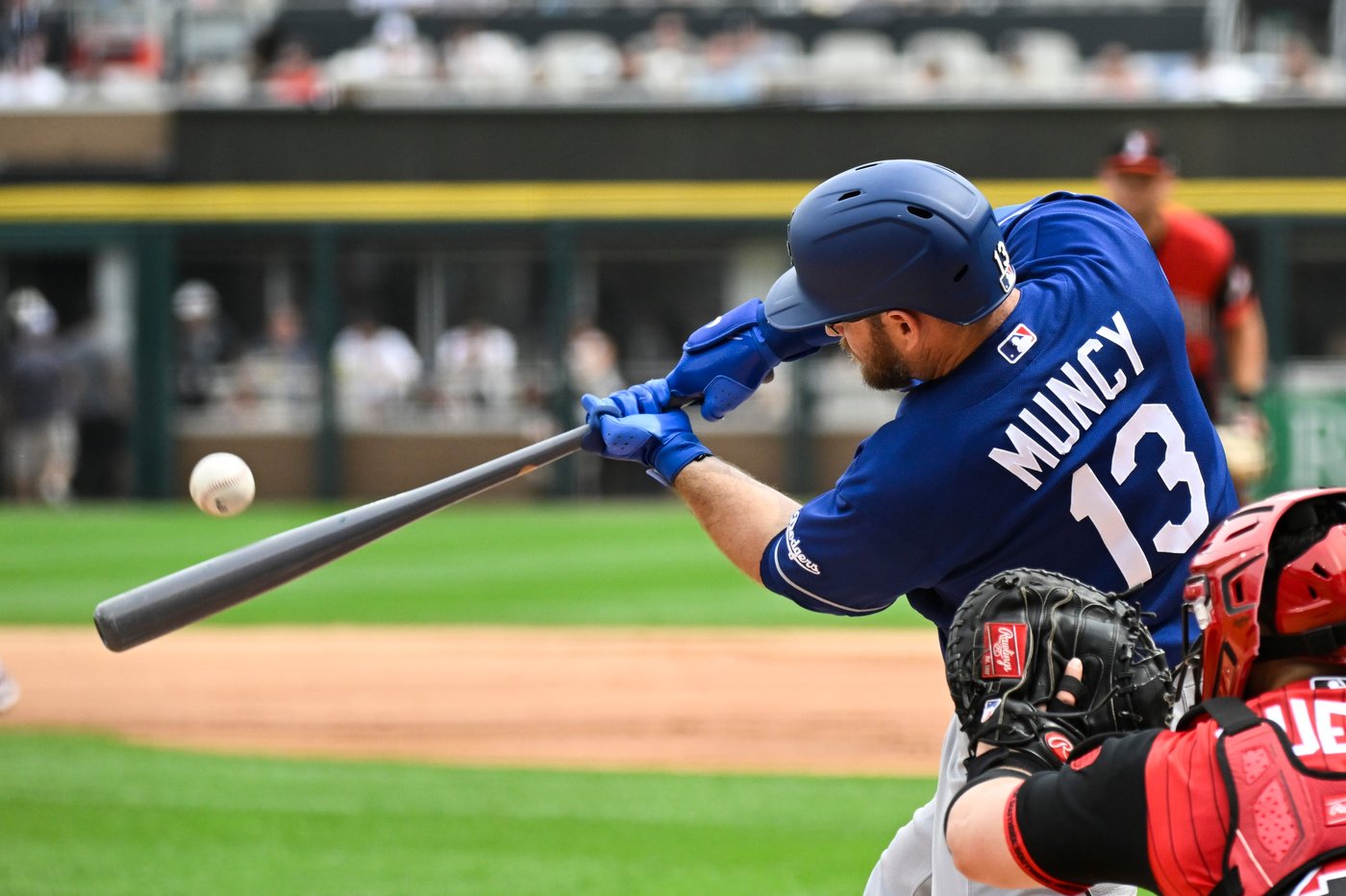 Yoshinobu Yamamoto carries no-hit bid into 9th as Dodgers beat White Sox 7-1 | iNFOnews.ca