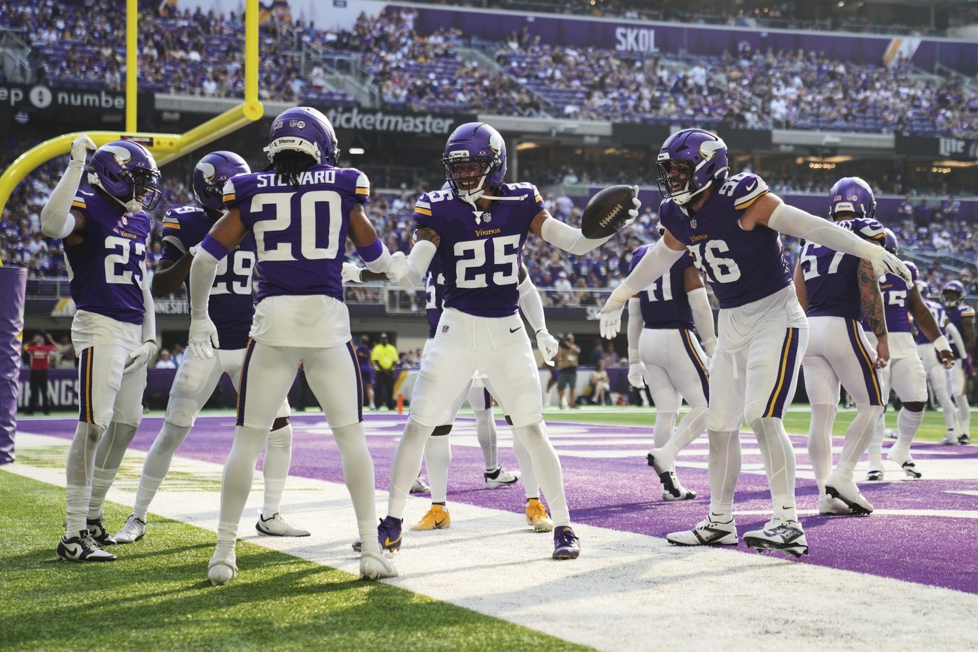 J.J. McCarthy returns to help lead Vikings to 20-10 win over Texans in preseason opener | iNFOnews.ca