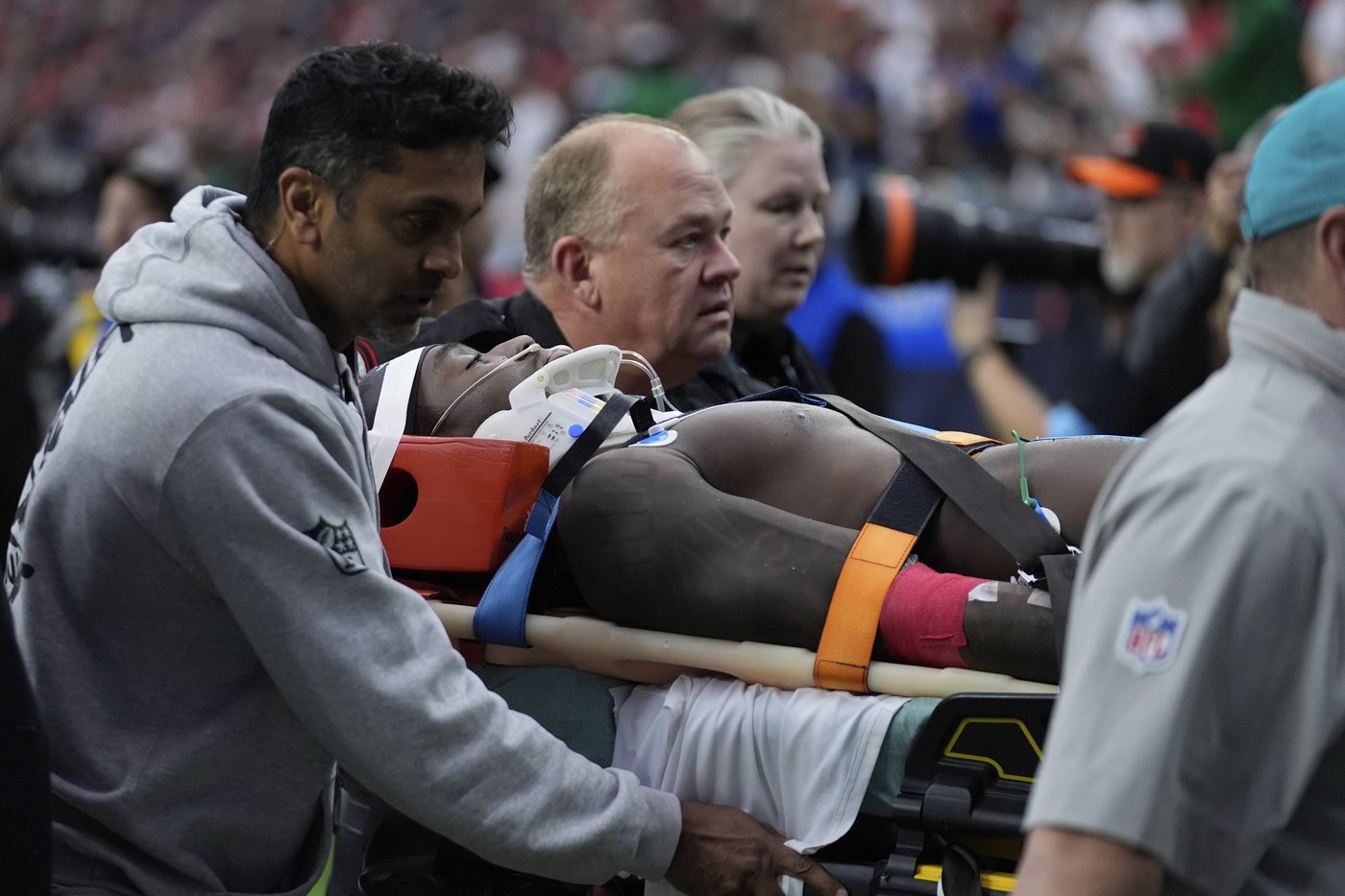 Dolphins' Grant DuBose has movement in extremities after scary hit to the head vs. Texans | iNFOnews.ca Dolphins' Grant DuBose has movement in extremities after scary hit to the head vs. Texans | iNFOnews.ca