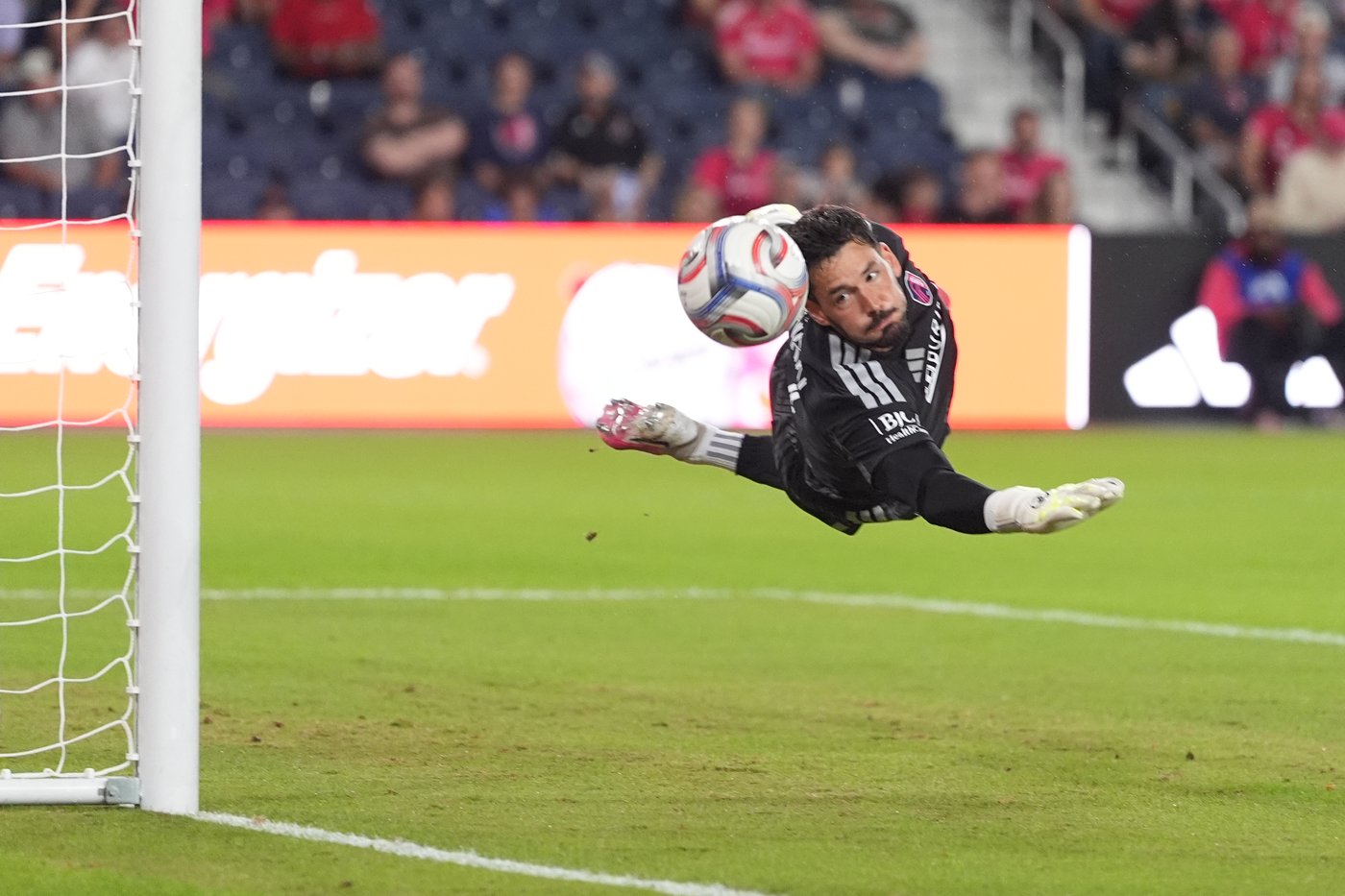 St. Louis goalkeeper Bürki alert after head injury in US Open Cup final | iNFOnews.ca St. Louis goalkeeper Bürki alert after head injury in US Open Cup final | iNFOnews.ca