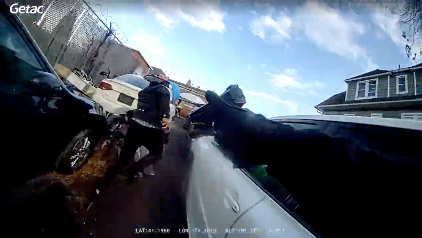 Officer having 'anxiety attack' took ambulance sent for man dying from police shooting, report says | iNFOnews.ca Officer having 'anxiety attack' took ambulance sent for man dying from police shooting, report says | iNFOnews.ca