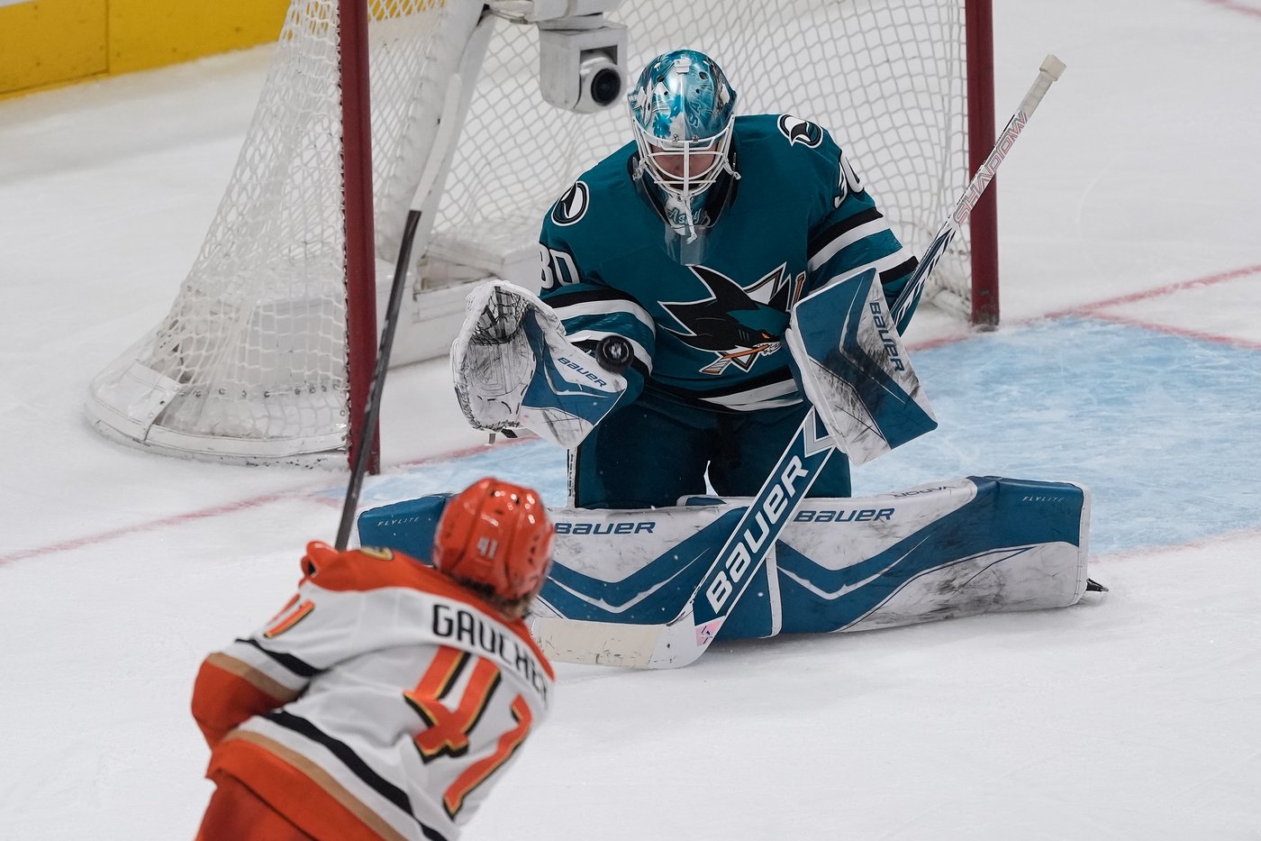 Celebrini ties it late then sets up Wennberg's winner as the Sharks beat the Ducks 4-3 | iNFOnews.ca Celebrini ties it late then sets up Wennberg's winner as the Sharks beat the Ducks 4-3 | iNFOnews.ca